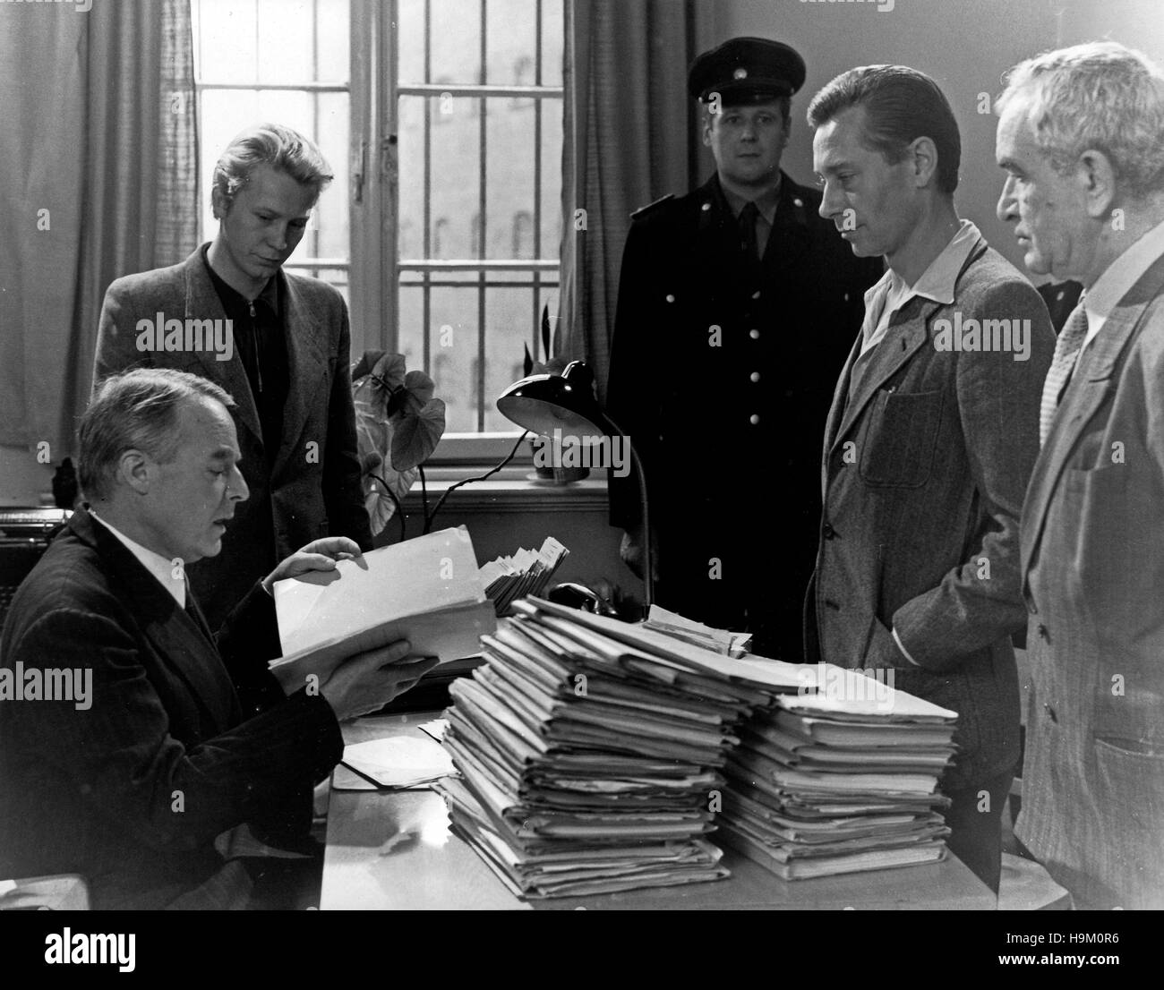 Gedenktag, Fernsehfilm, Deutschland 1970, Regie: Dieter Wedel, Monia: Walter Petersen (Sitzend), Kurt Buecheler (Rechts), Gernot Endemann (Links, Stehend), Walter Riss (2. v. R.) Stockfoto