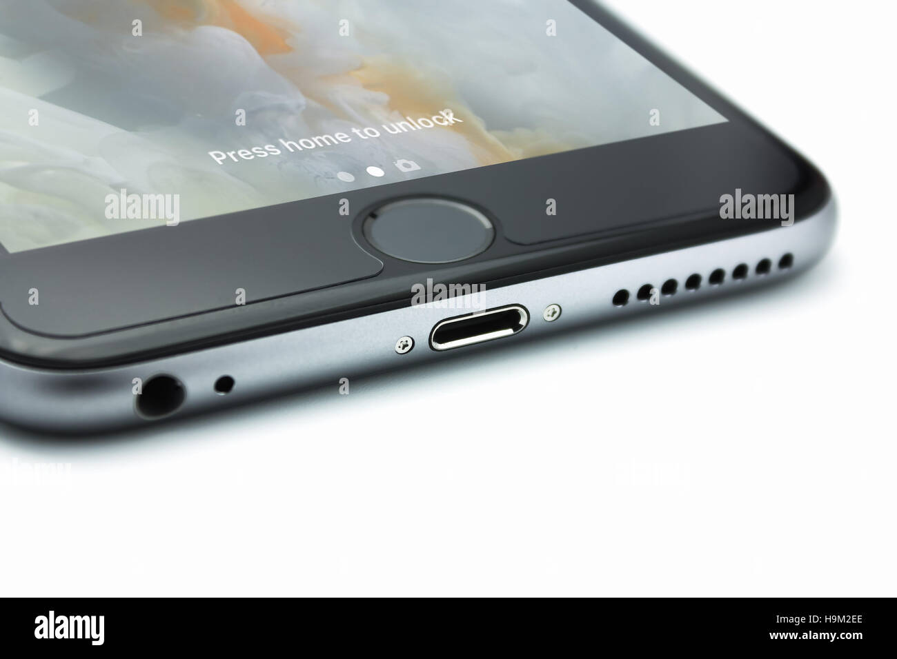 Bangkok, Thailand - 17. September 2016: Closeup Lightning-Anschluss verbinden Sie mit Iphone 6 s plus Iphone von Apple Inc. entwickelt Stockfoto