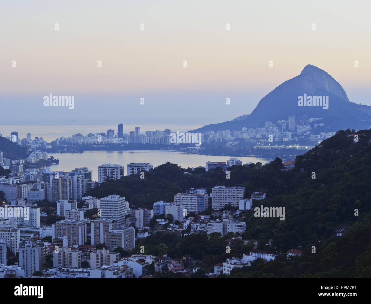 Brasilien, Stadt von Rio De Janeiro, Santa Marta, erhöhten Blick über Humaita und Lagoa in Richtung der Lagune Rodrigo de Freitas. Stockfoto