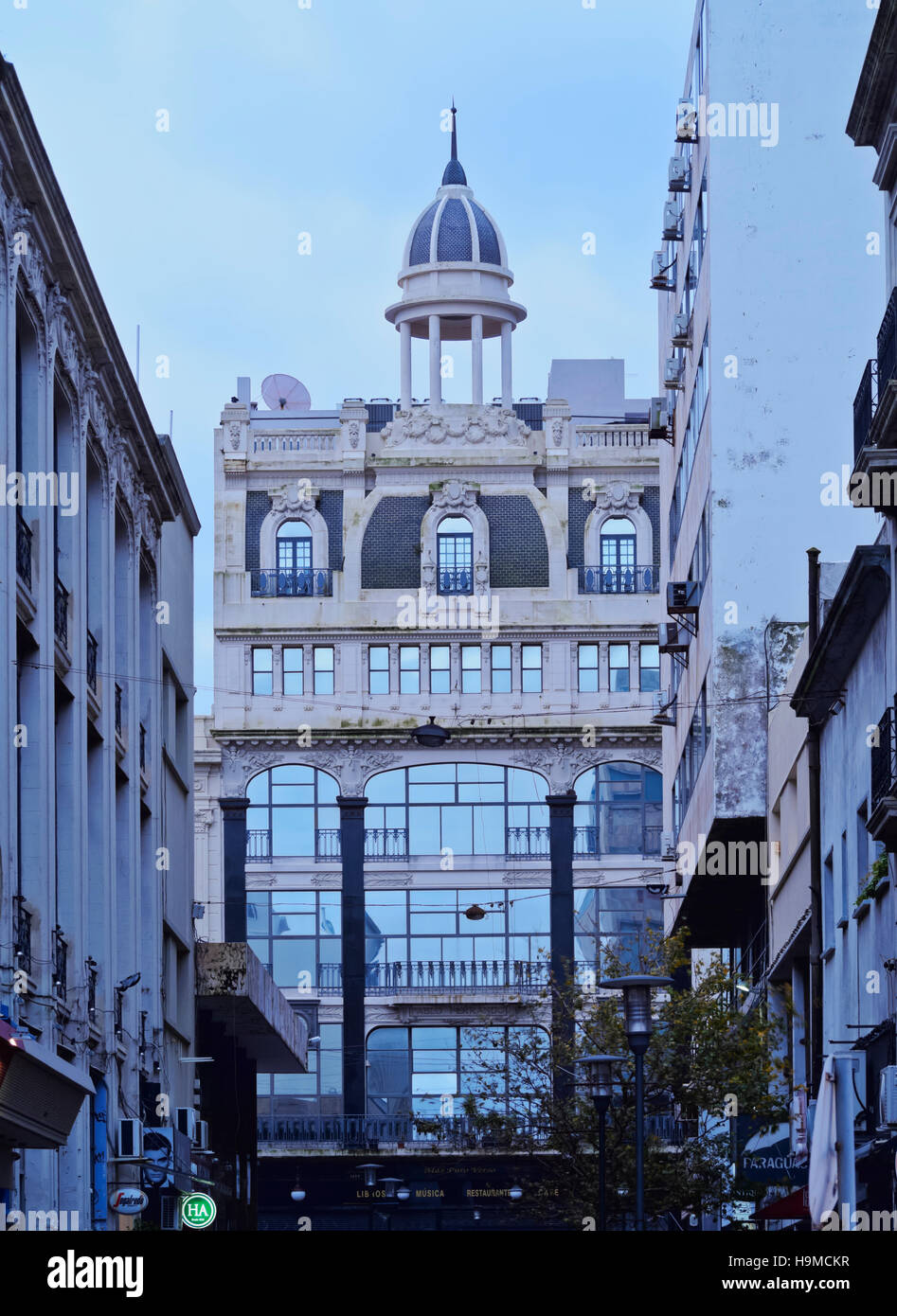 Uruguay, Montevideo, Ciudad Vieja, Blick auf das Edificio Pablo Ferrando. Stockfoto