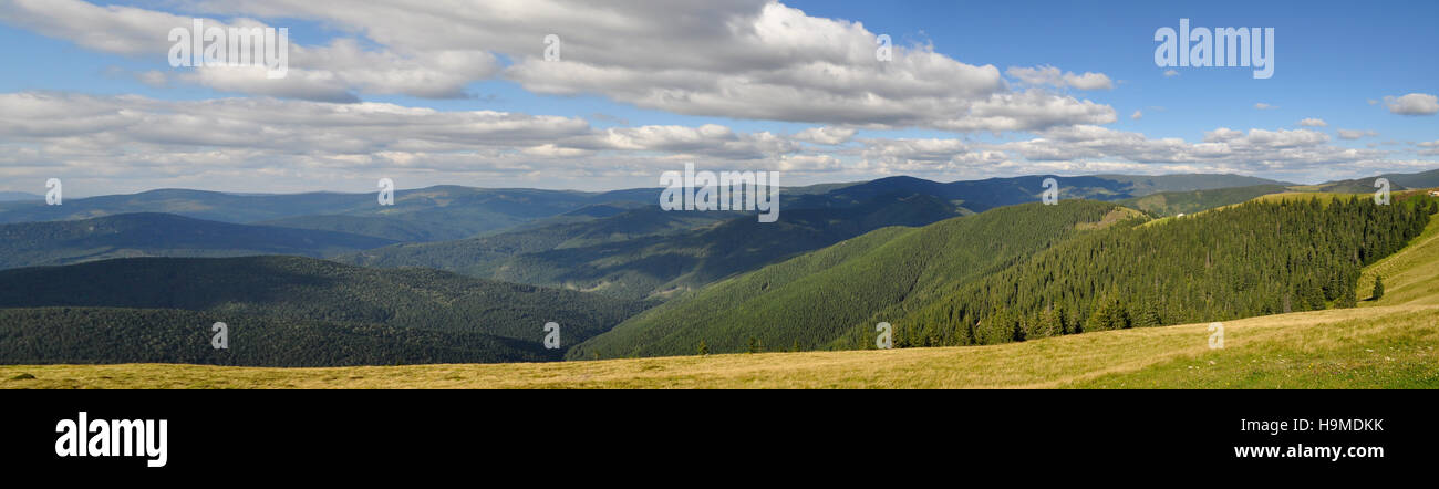 Panorama über die Berge Stockfoto