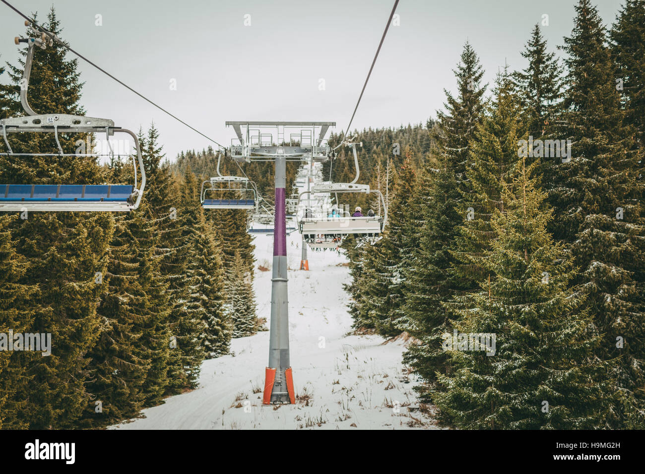 Skilift am Wintertag Stockfoto