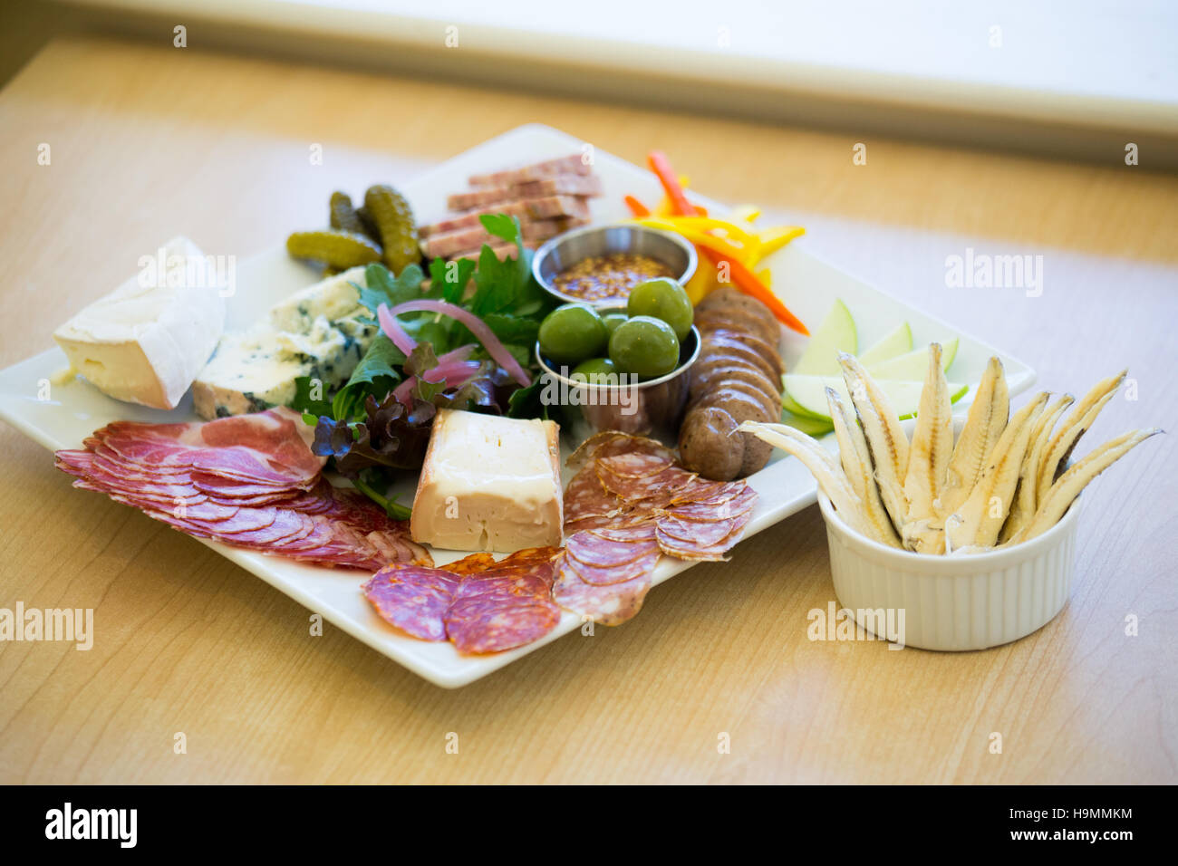 Fleisch- und Käseplatte an eine Boutique in Placerville, Kalifornien Stockfoto