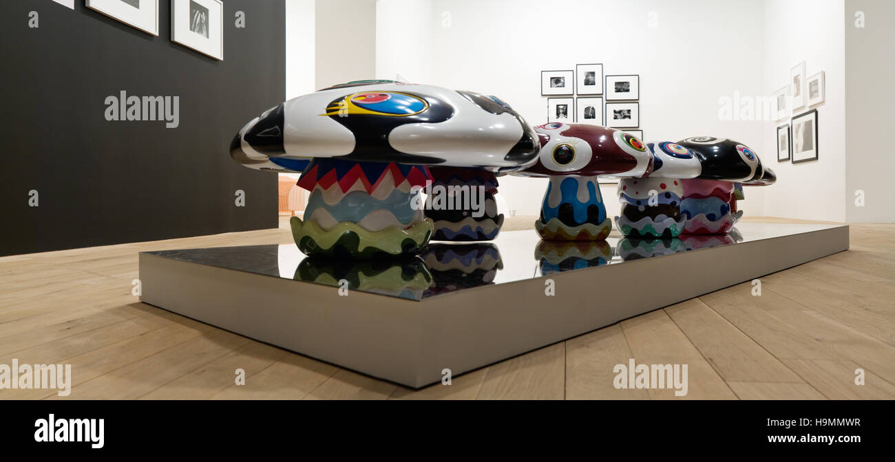 Große Psyechedelic Fliegenpilze, Auktion des japanischen Designs bei Phillips de Pury Galerie, Westminster, London, UK. Stockfoto