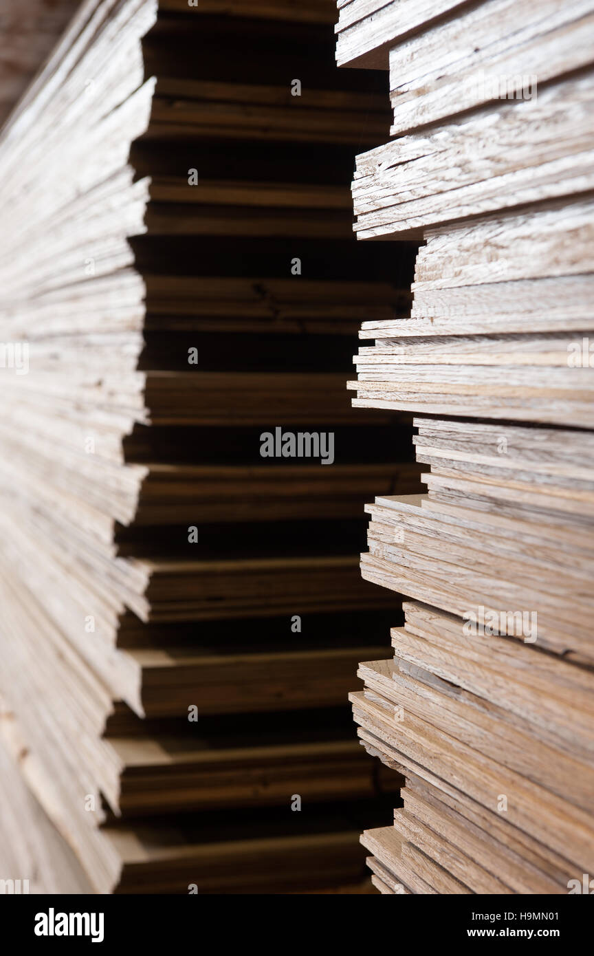 Bretter aus Holz gestapelt für Lieferung, holzverarbeitenden Betrieb, Templin, Uckermark Bezirk Brandenurg, Deutschland. Stockfoto