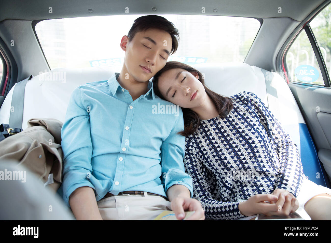 Im auto schlafen -Fotos und -Bildmaterial in hoher Auflösung – Alamy