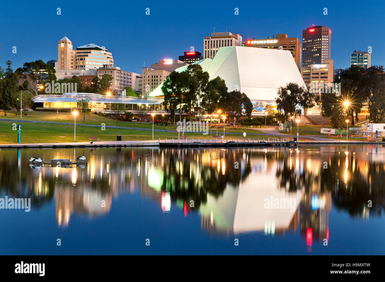 Abend-Reflexionen über Adelaide River Torrens. Stockfoto