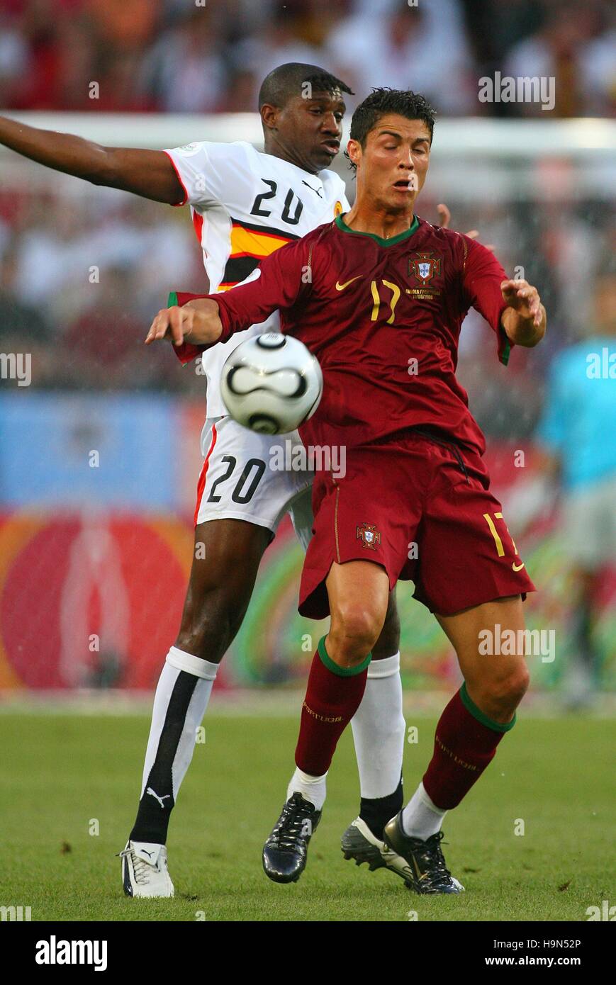 LOCO & CRISTIANO RONALDO ANGOLA V PORTUGAL WM Köln Deutschland 11. Juni  2006 Stockfotografie - Alamy