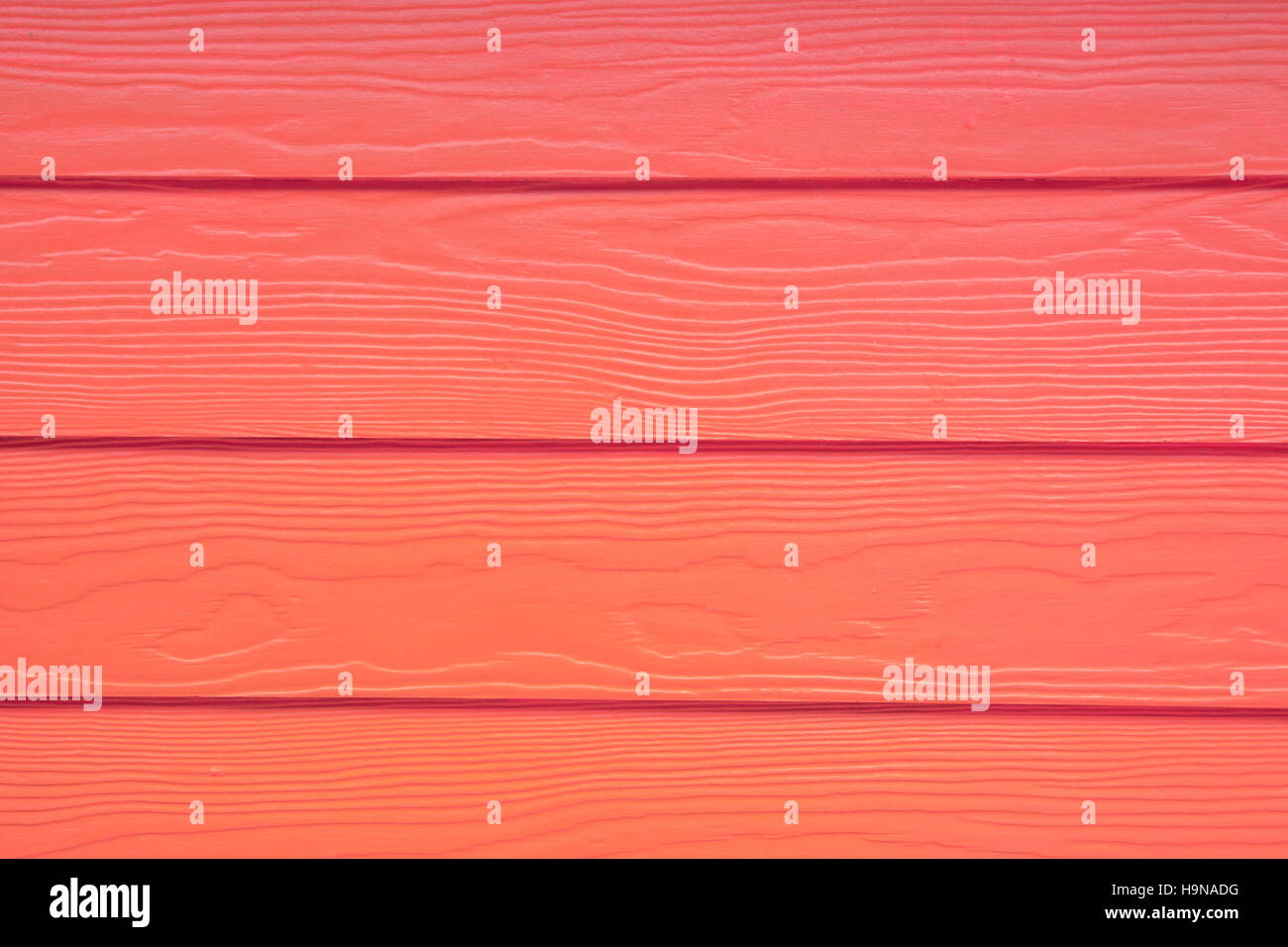 Bunte Holzbretter in rot lackiert. Holz-Hintergrund Stockfoto