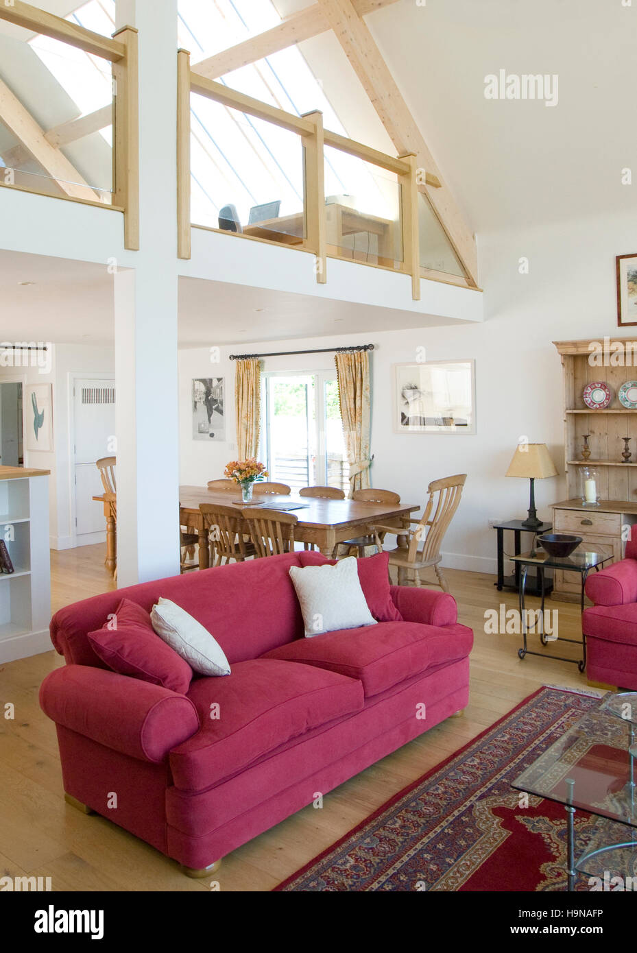 Red Sofa Stockfotos und -bilder Kaufen - Alamy