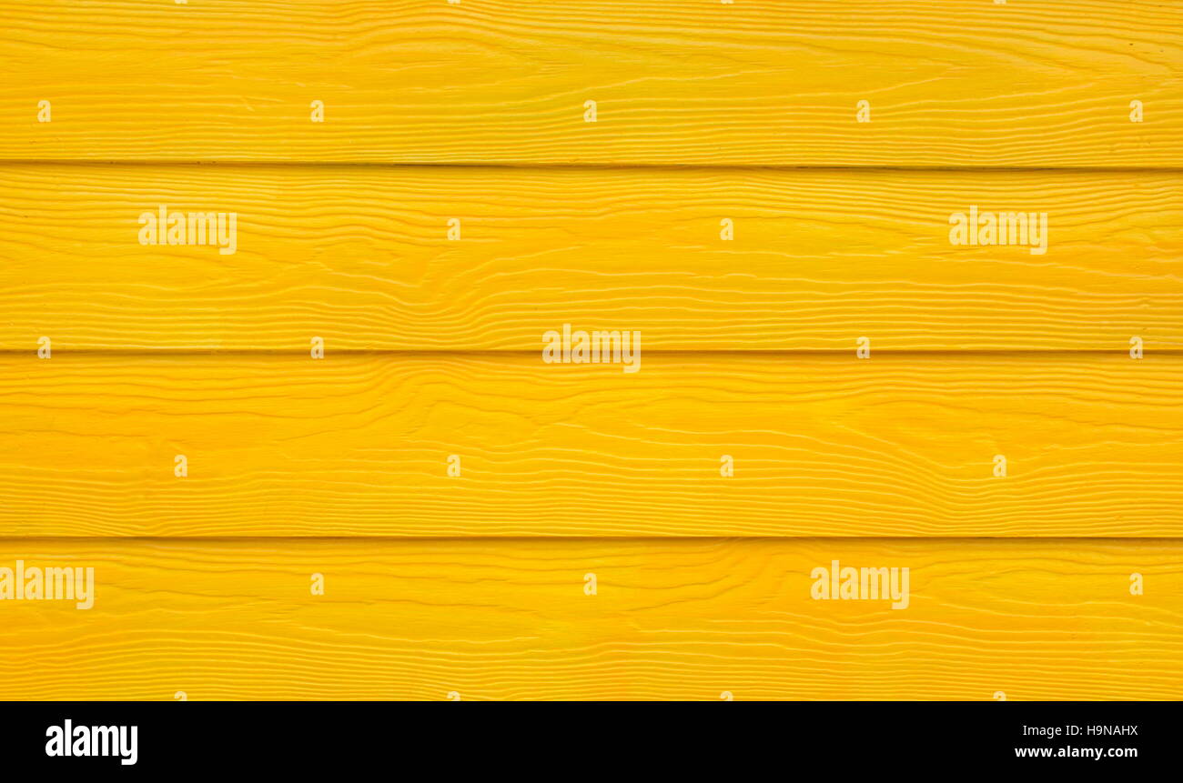 Bunte Holzbrett in gelb lackiert. Holz-Hintergrund Stockfoto