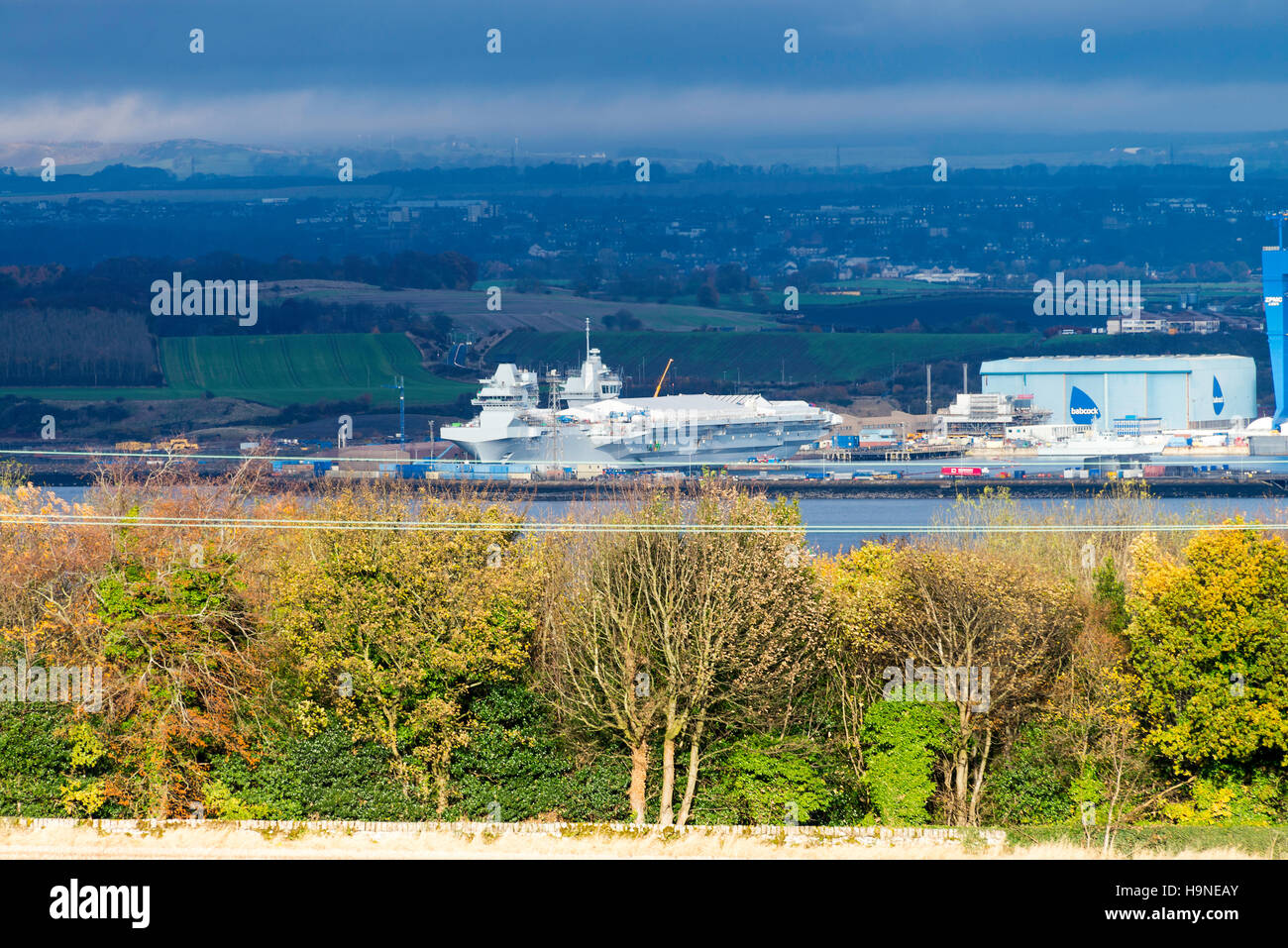 Zwei königliche Marine Flugzeugträger im Bau in Rosyth Naval Dockyard Fife Schottland Vereinigtes Königreich UK Stockfoto