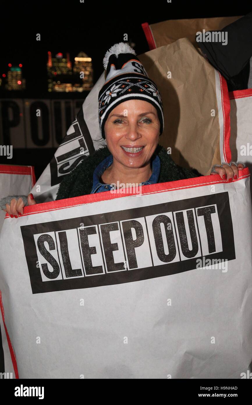 Sadie Frost bereitet sich auf eine "Sleep Out"-Spendenaktion für Centrepoint, ein Chariy teilnehmen, die hilft, junge Obdachlose an Greenwich Halbinsel Kai, London. Stockfoto