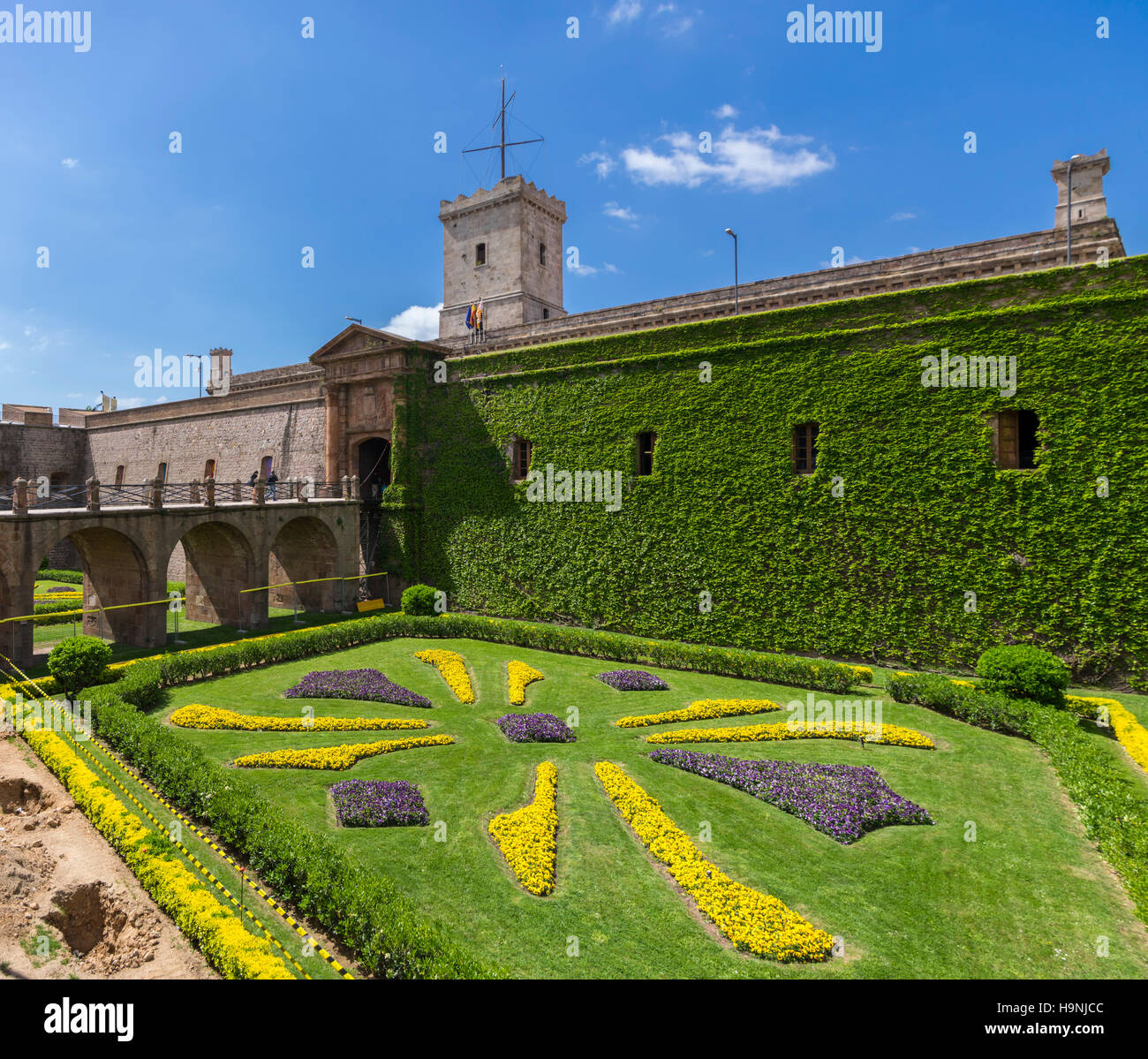 Garten in den Burggraben des Schlosses Montjuïc, Barcelona, Katalonien, Spanien. Stockfoto