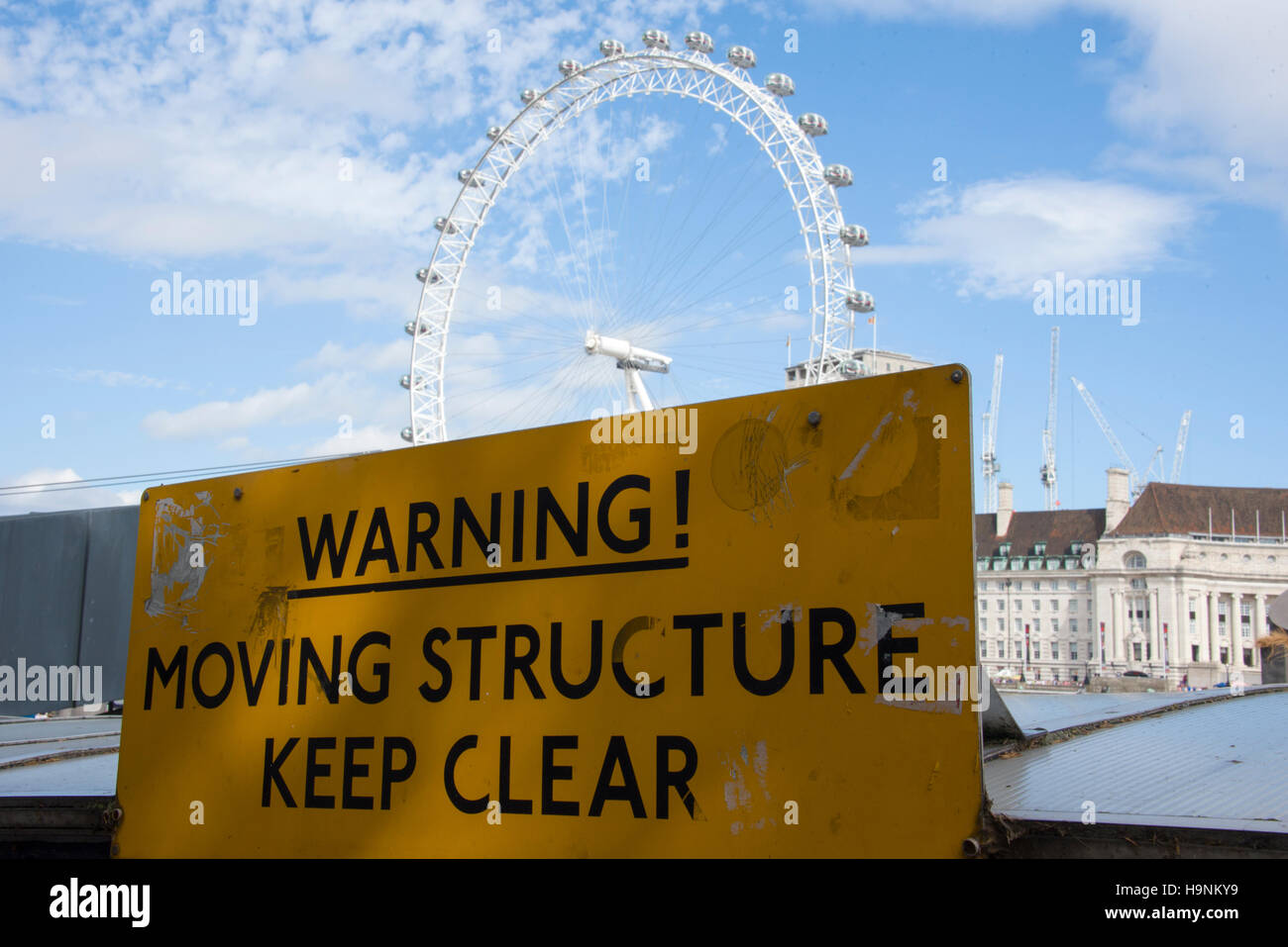 London Eye und Warnzeichen Stockfoto