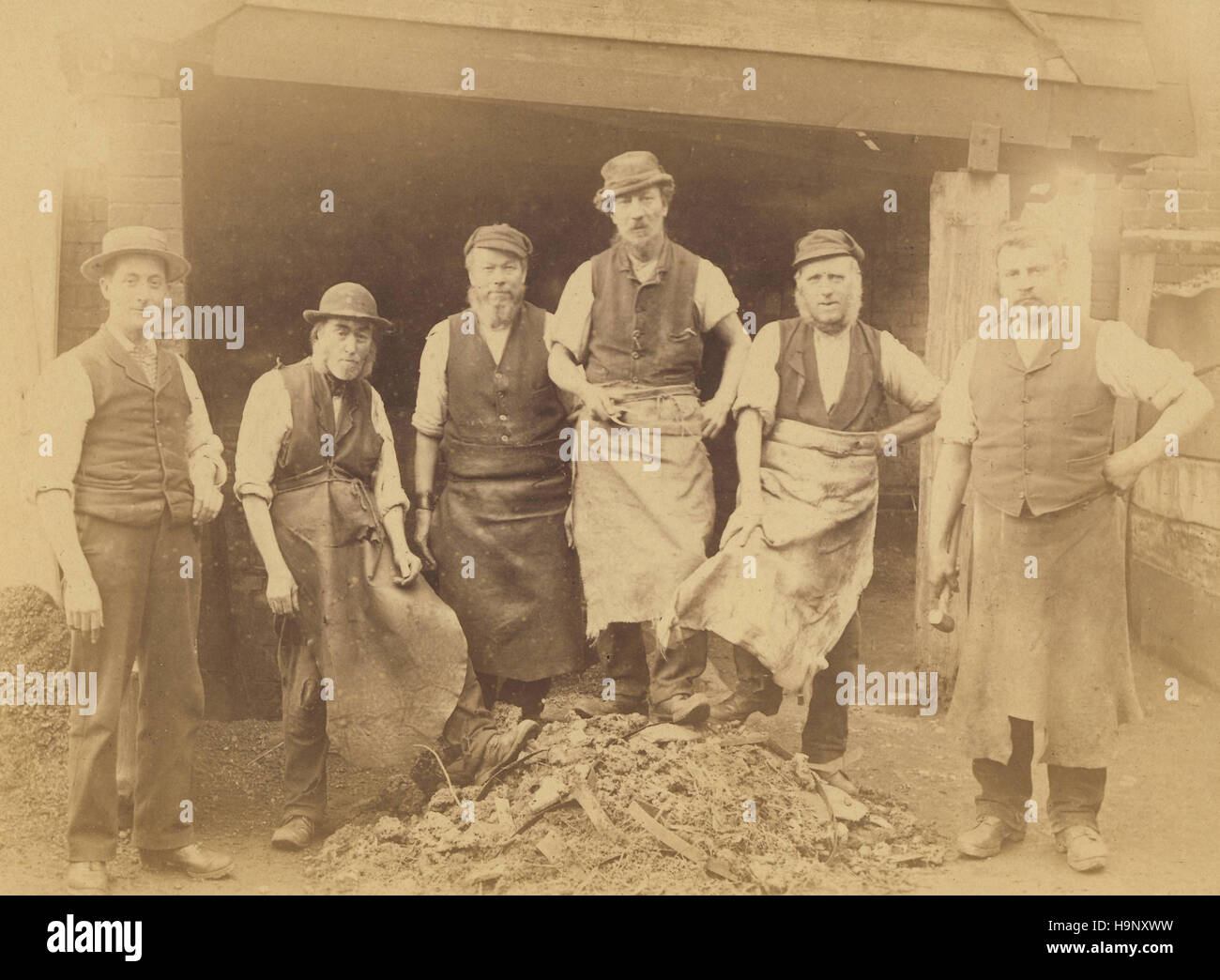 Historisches Archiv Bild der arbeitende Männer in Crookham, Berkshire 1900. Möglicherweise Wheelwrights oder Tischler Stockfoto