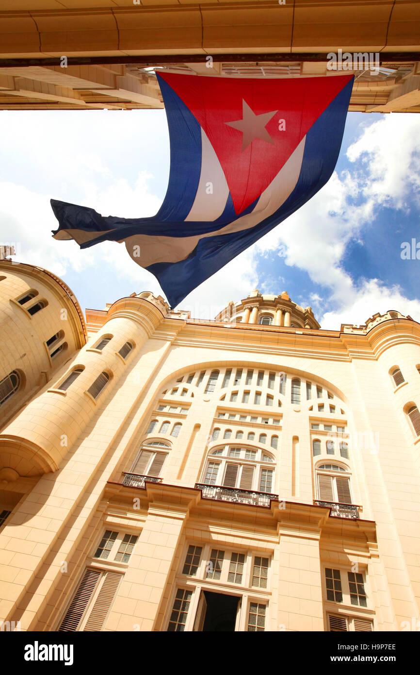 Museo De La Revolución oder das Museum der Revolution, Havanna, Kuba. Zuvor den Präsidentenpalast. Stockfoto Museo De La Revolución oder das Museum der Revolution, Havanna, Kuba. Zuvor den Präsidentenpalast. Stockfoto