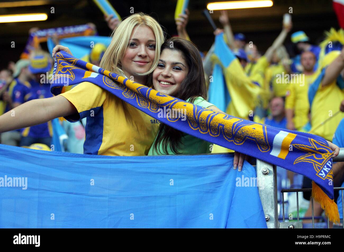 UKRAINE-FANS Italien V UKRAINE AOL ARENA HAMBURG Deutschland 30. Juni 2006 Stockfoto