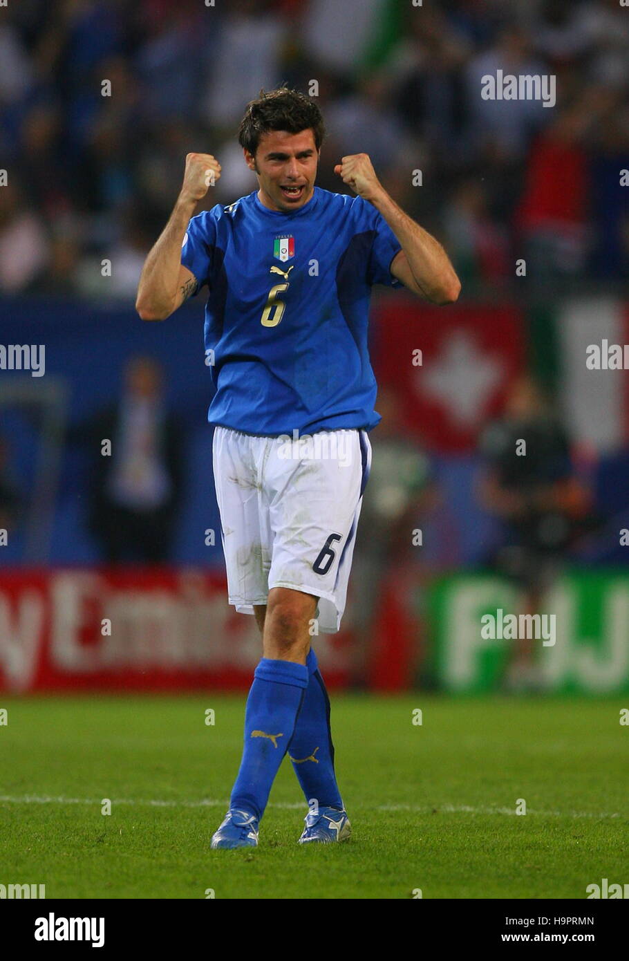 ANDREA BARZAGLI Italien V UKRAINE AOL ARENA HAMBURG Deutschland 30. Juni 2006 Stockfoto