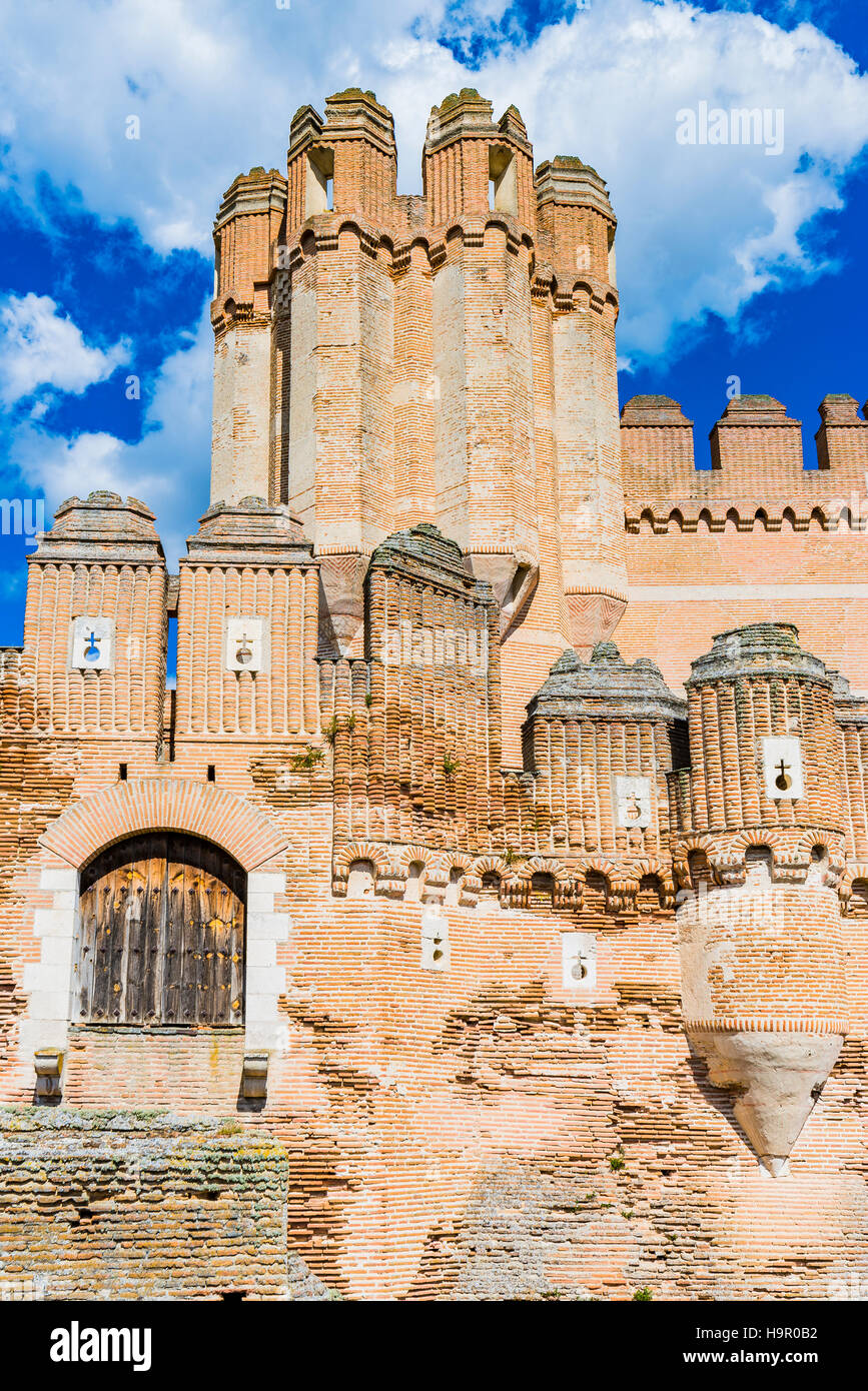 Castillo de Coca, Coca Burg ist eine Festung, die im 15. Jahrhundert errichtet. Koka, Segovia, Castilla y León, Spanien, Europa Stockfoto