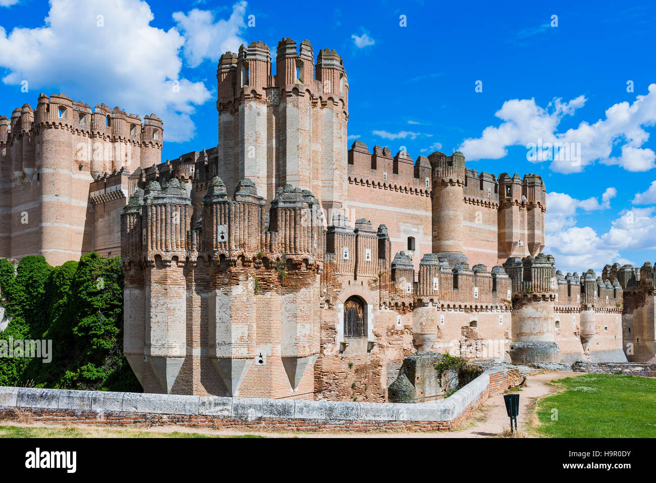 Castillo de Coca, Coca Burg ist eine Festung, die im 15. Jahrhundert errichtet. Koka, Segovia, Castilla y León, Spanien, Europa Stockfoto