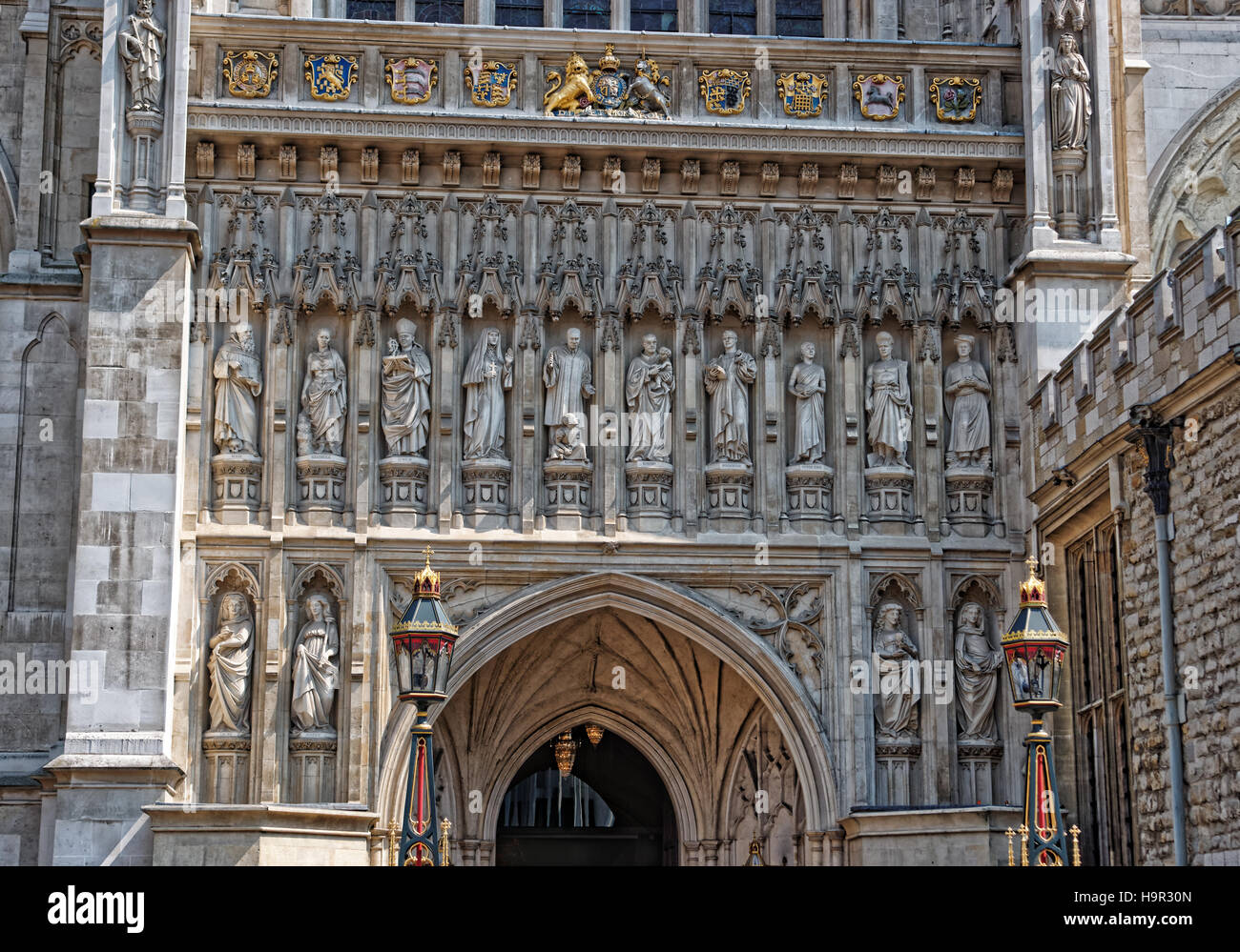 Eingangstür der Westminster Abbey in London in Großbritannien. Stockfoto