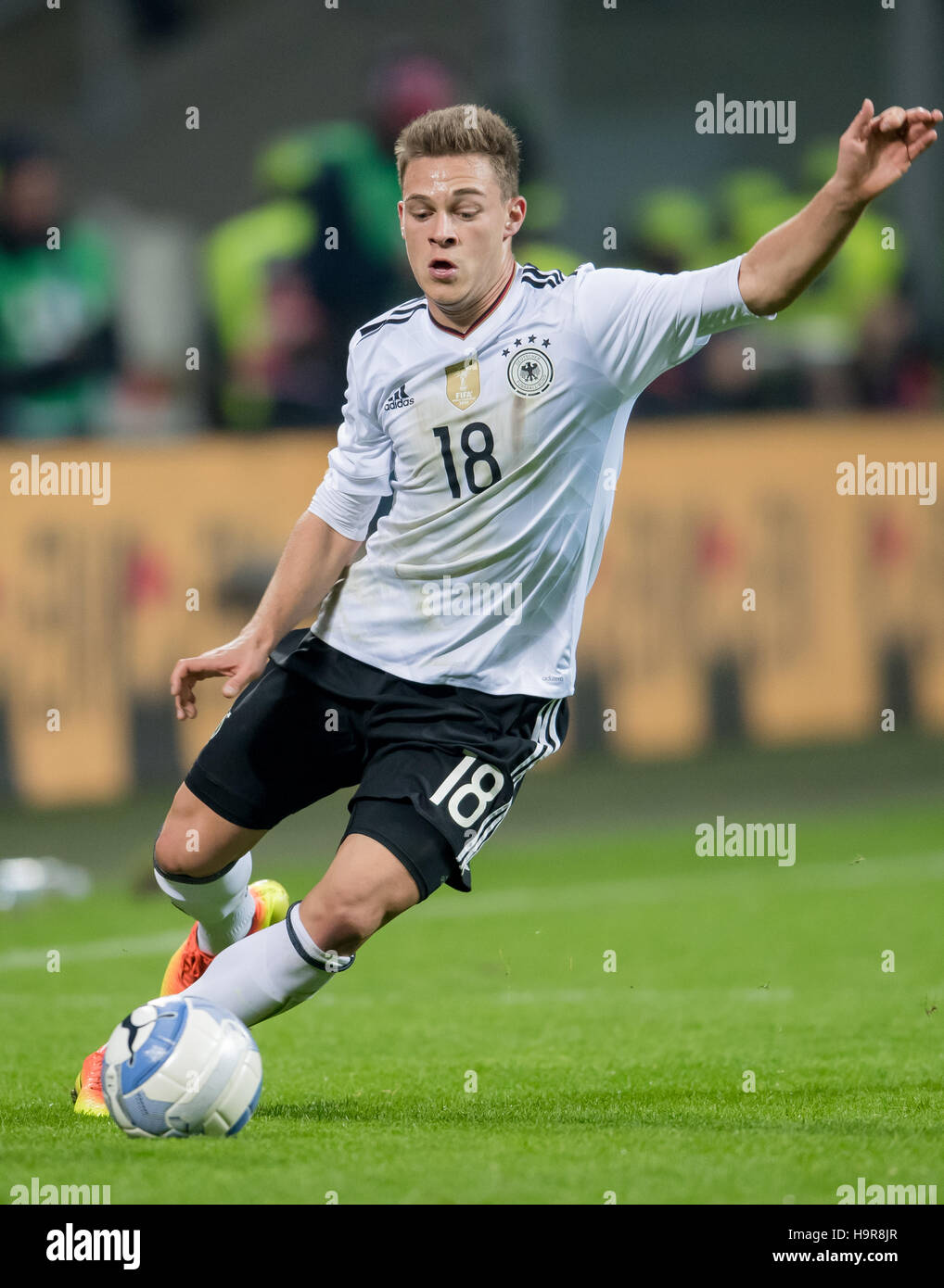 Mailand, Italien. 15. November 2016. Deutschlands Joshua Kimmich in Aktion während der internationalen Fußball-freundliche match zwischen Italien und Deutschland in Mailand, Italien, 15. November 2016. -KEIN Draht-SERVICE - Foto: Thomas Eisenhuth/Dpa-Zentralbild/ZB/Dpa/Alamy Live News Stockfoto