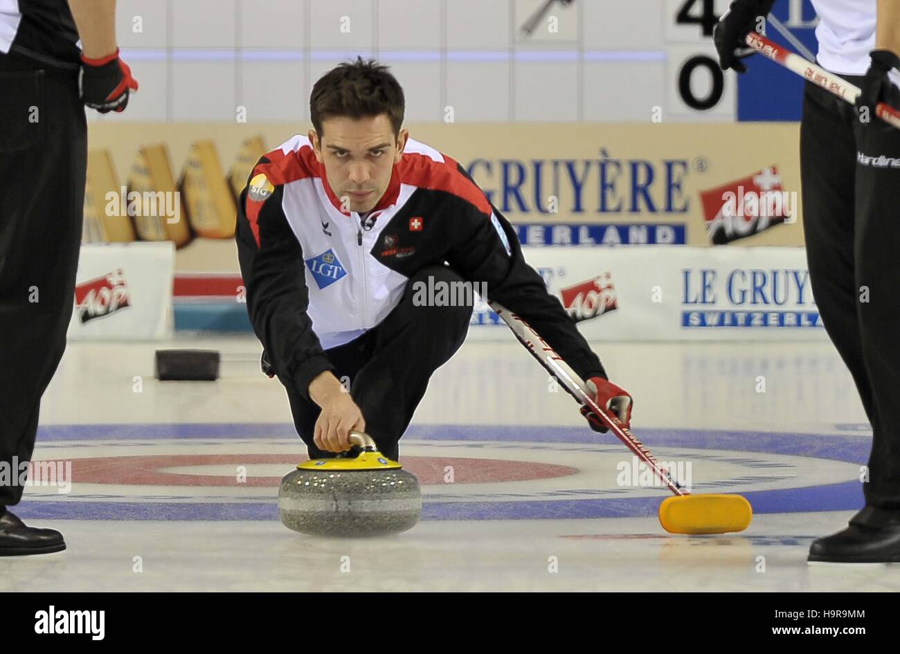 Glasgow, Schottland. 24. Nov, 2016.Peter De Cruz (Schweiz, Suisse). Herren-Halbfinale. Le Gruyère AOP europäischen Curling Championships 2016. Intu Braehead Arena. Glasgow. Renfrewshire. Schottland. VEREINIGTES KÖNIGREICH. 24.11.2016. Bildnachweis: Sport In Bilder/Alamy Live-Nachrichten Stockfoto