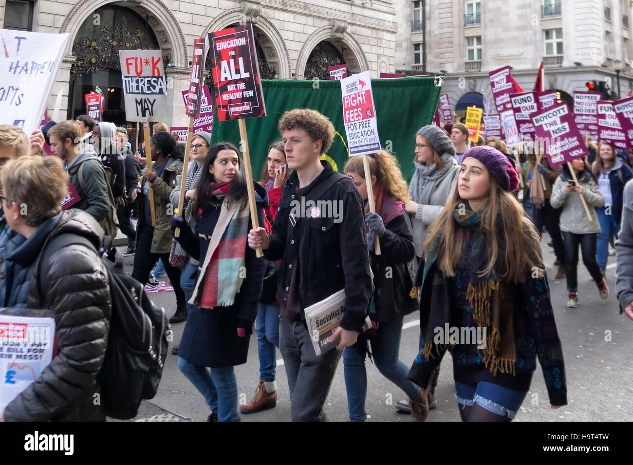 LONDON, UK - 19. November 2016: Studierende und Lehrende März und Proteste gegen Bildung Rechnung auf den Straßen von London. Stockfoto
