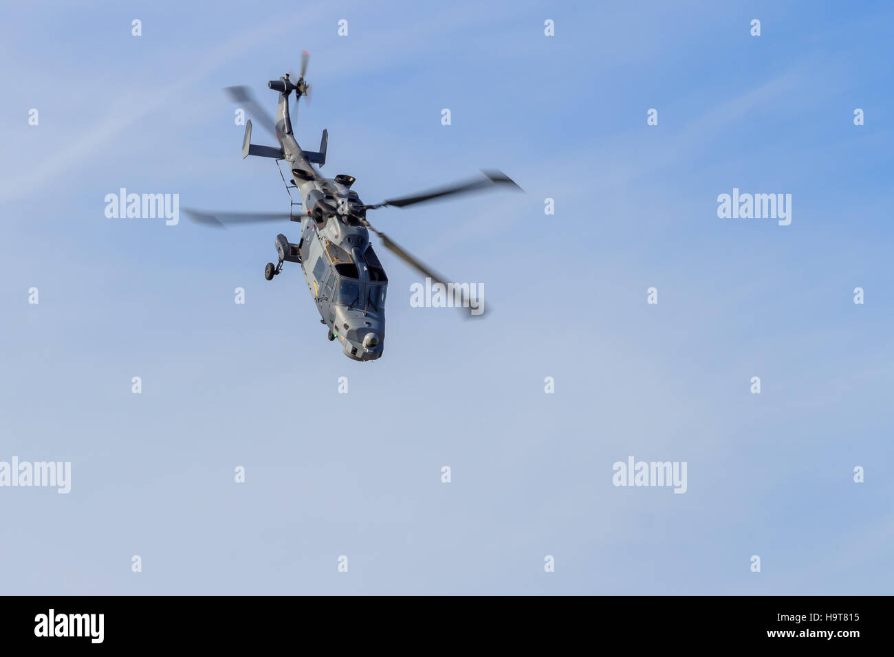 Royal Navy Augusta Westland Wildcat HMA.2 Hubschrauber, eines der Black Cats anzuzeigen Team erklingt in Southport airshow Stockfoto
