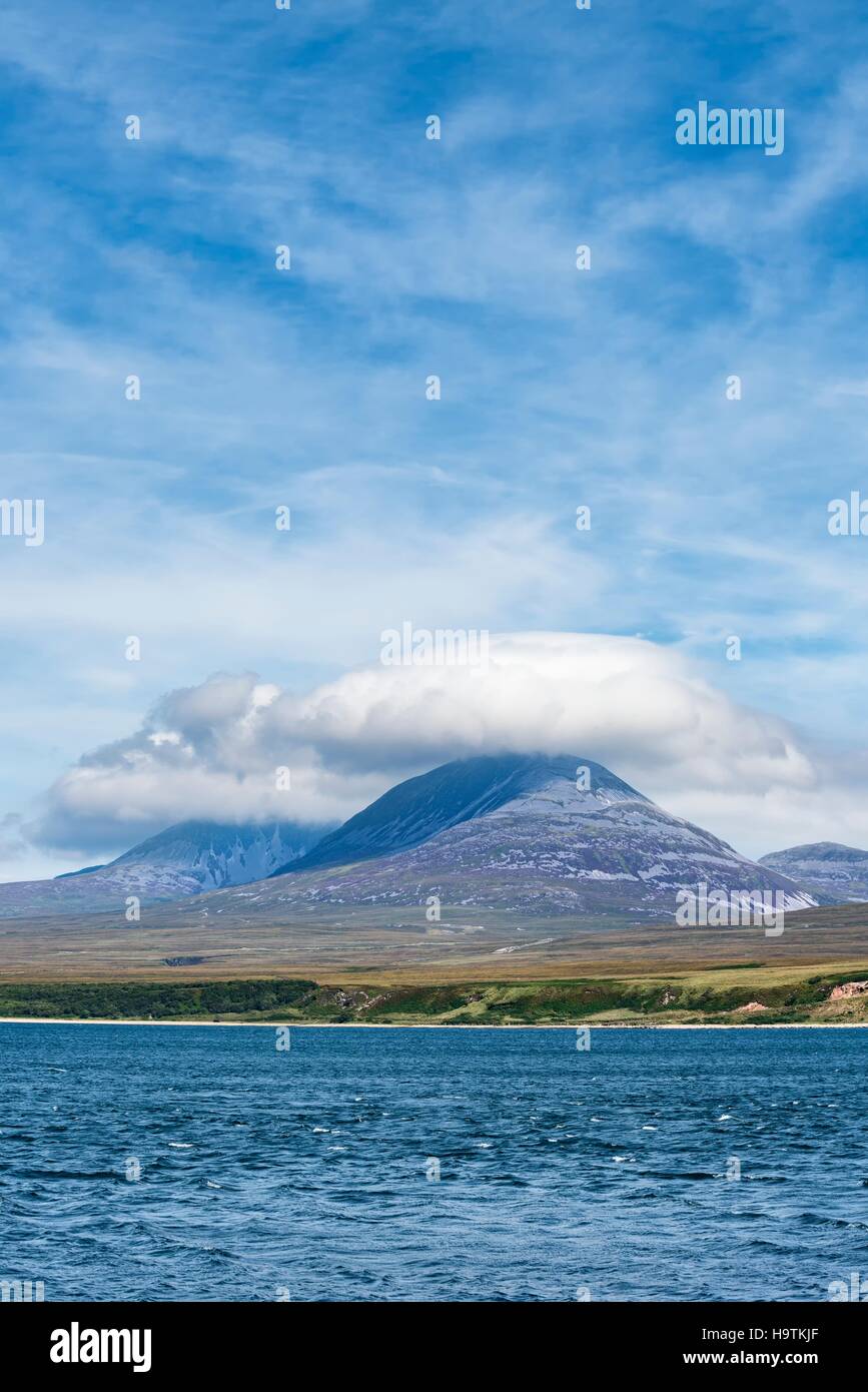 Mit Blick auf die Meerenge, Sound of Islay, Jura mit Paps of Jura, Isle of Islay, Inneren Hebriden, Schottland, Vereinigtes Königreich Stockfoto
