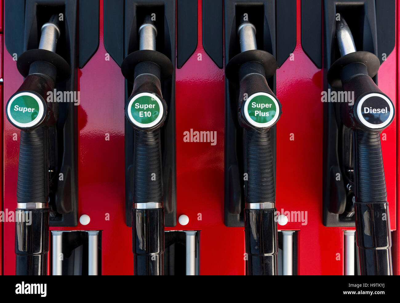 Pumpe für Benzin an der Tankstelle, Deutschland Stockfoto