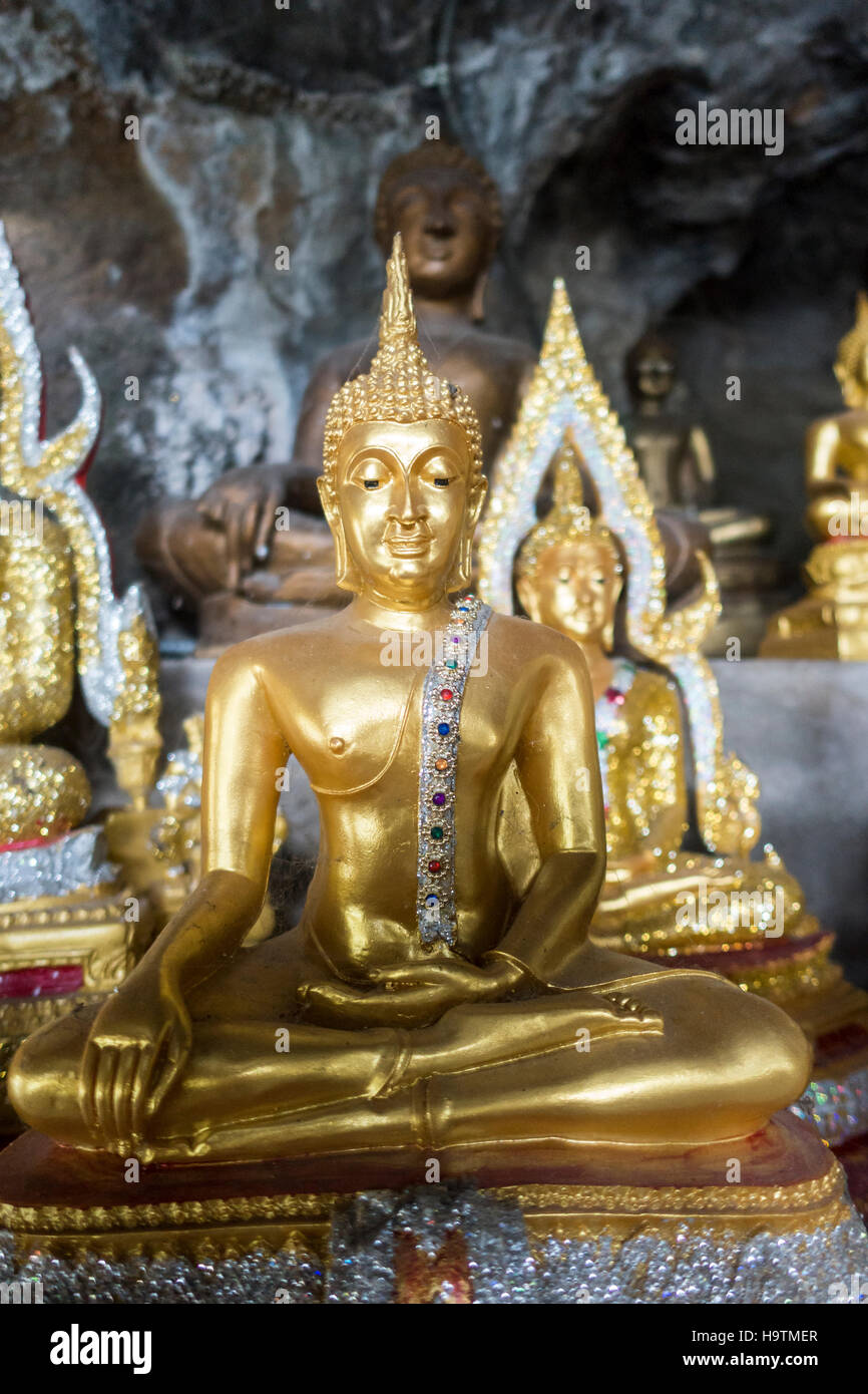 Buddha-Figuren, Tiger Cave Tempel, Wat Tham Suea, Provinz Krabi, Thailand Stockfoto