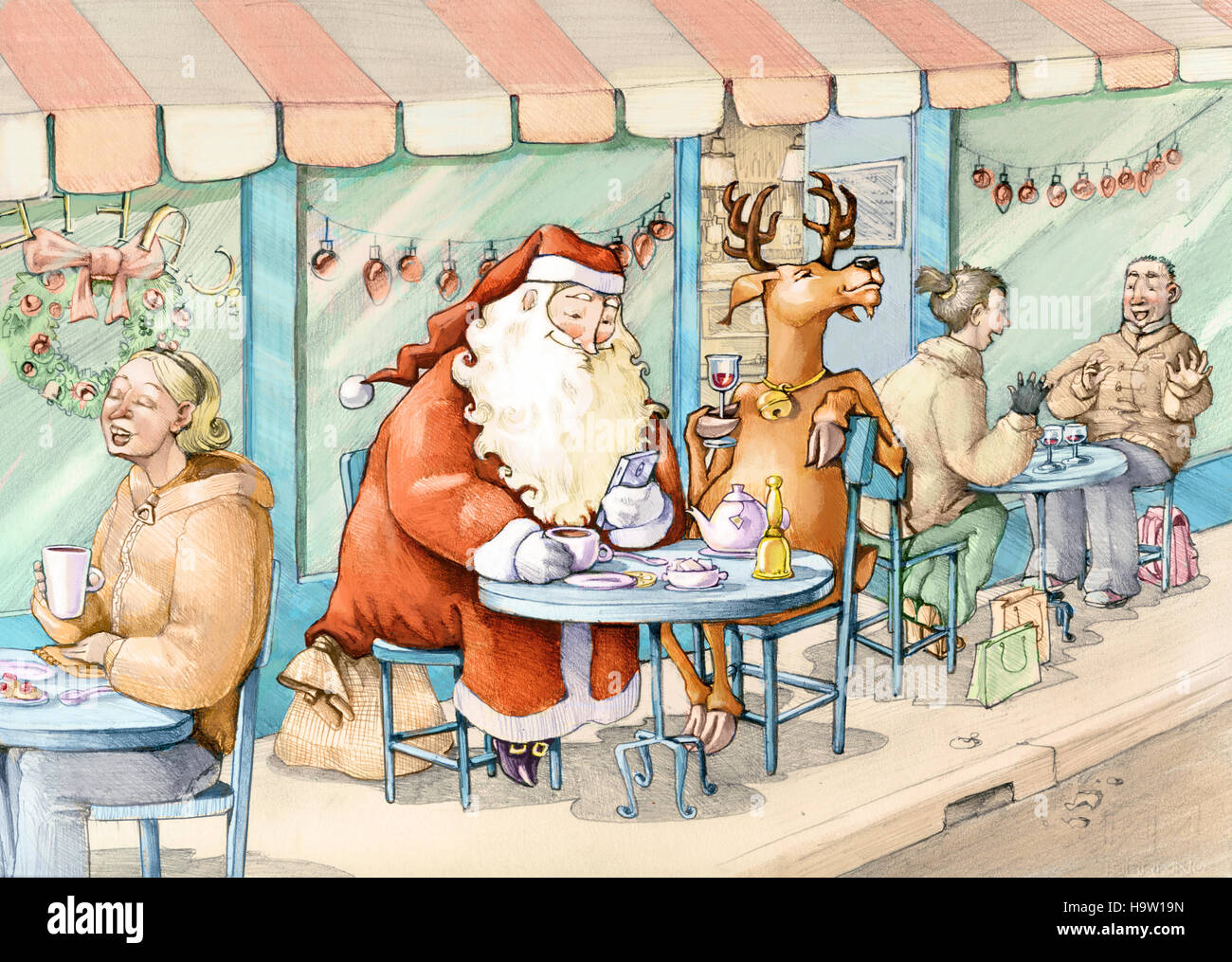 Santa Claus und seine Rentiere machen Sie eine Pause im Bistro mitten in normale Menschen Stockfoto