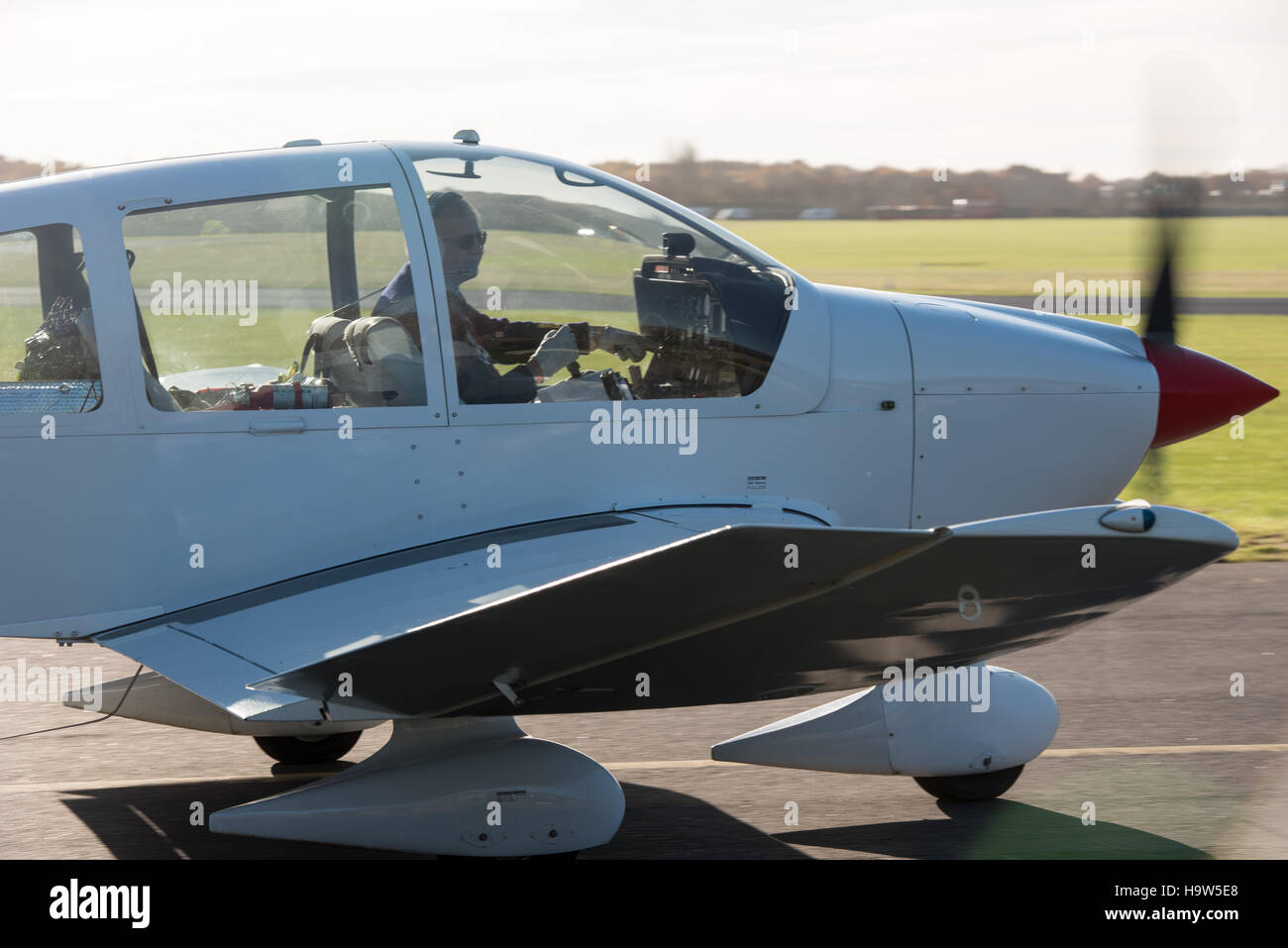 Eine Pilot bereitet für den Start am North Weald Airfield Stockfoto