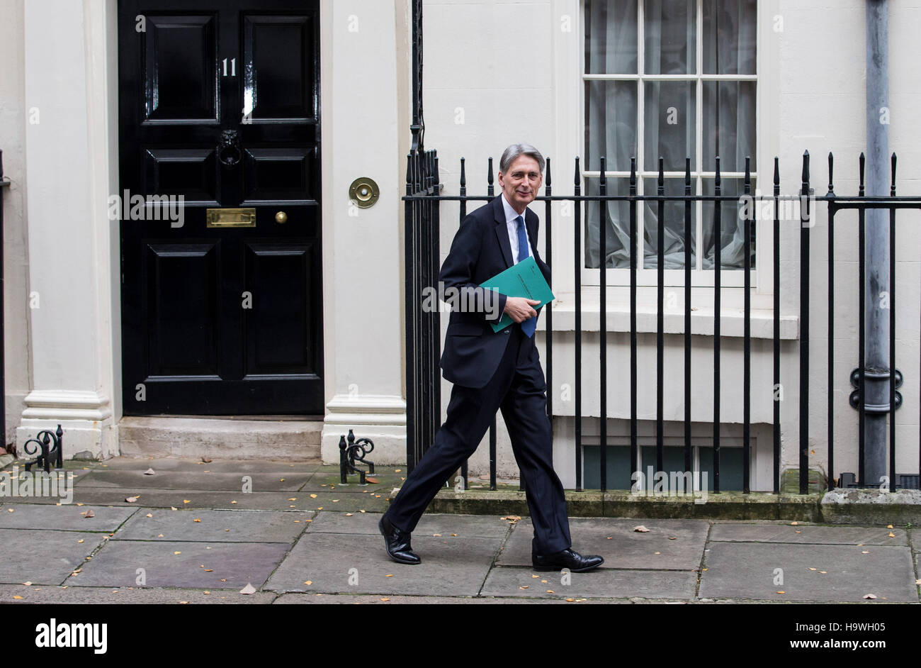 Philip Hammond, Kanzler des Finanzministeriums, in der Downing Street für eine Kabinettssitzung Stockfoto