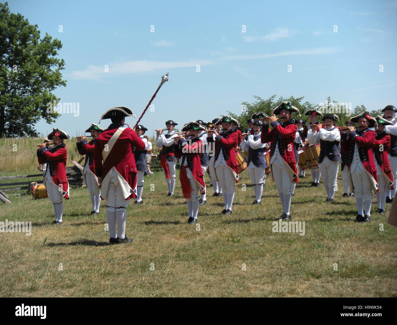 Die Fifes und Trommeln von York Town treten während der Veranstaltungen im Valley Forge National Park auf, einem historischen Ort, der für seine Rolle im Amerikanischen Unabhängigkeitskrieg bekannt ist. Stockfoto