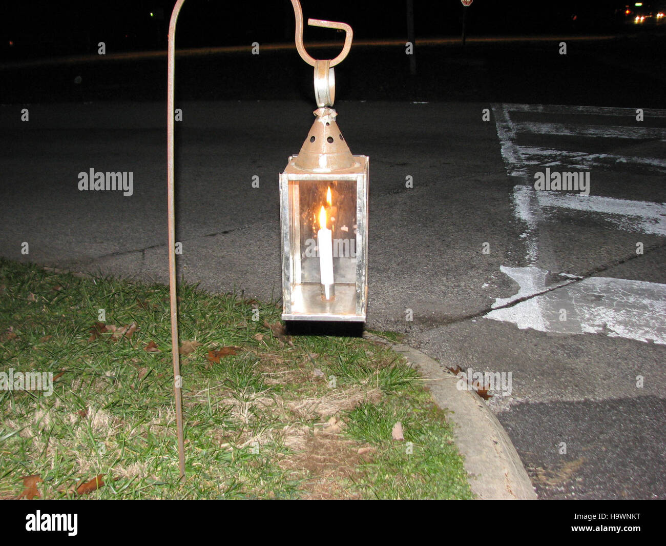 Die Marsch-in-Veranstaltung im Valley Forge National Historical Park erinnert an die historischen Ereignisse der Amerikanischen Revolution. Die Teilnehmer führen eine Nachstellung durch, die die Aufmerksamkeit auf die historische Bedeutung des Ortes und seine Erhaltung als Nationalpark lenkt. Stockfoto