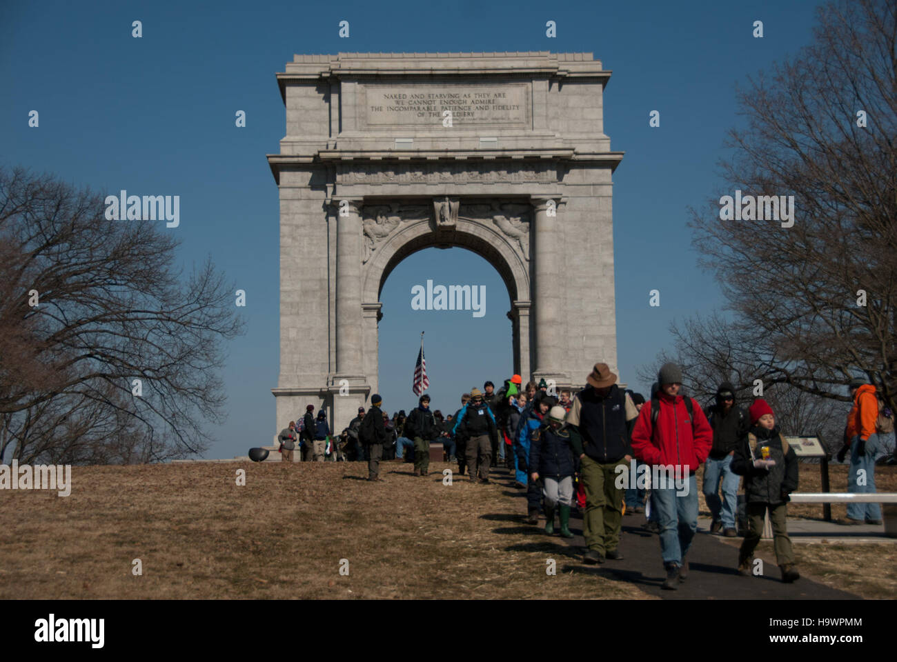 Im Valley Forge National Park können Besucher an Nachstellungen teilnehmen, in denen historische Ereignisse aus der Amerikanischen Revolution gezeigt werden. Der Park bietet die Gelegenheit, mehr über die Militärgeschichte und die Opfer zu erfahren, die Soldaten während des Krieges gebracht haben. Stockfoto