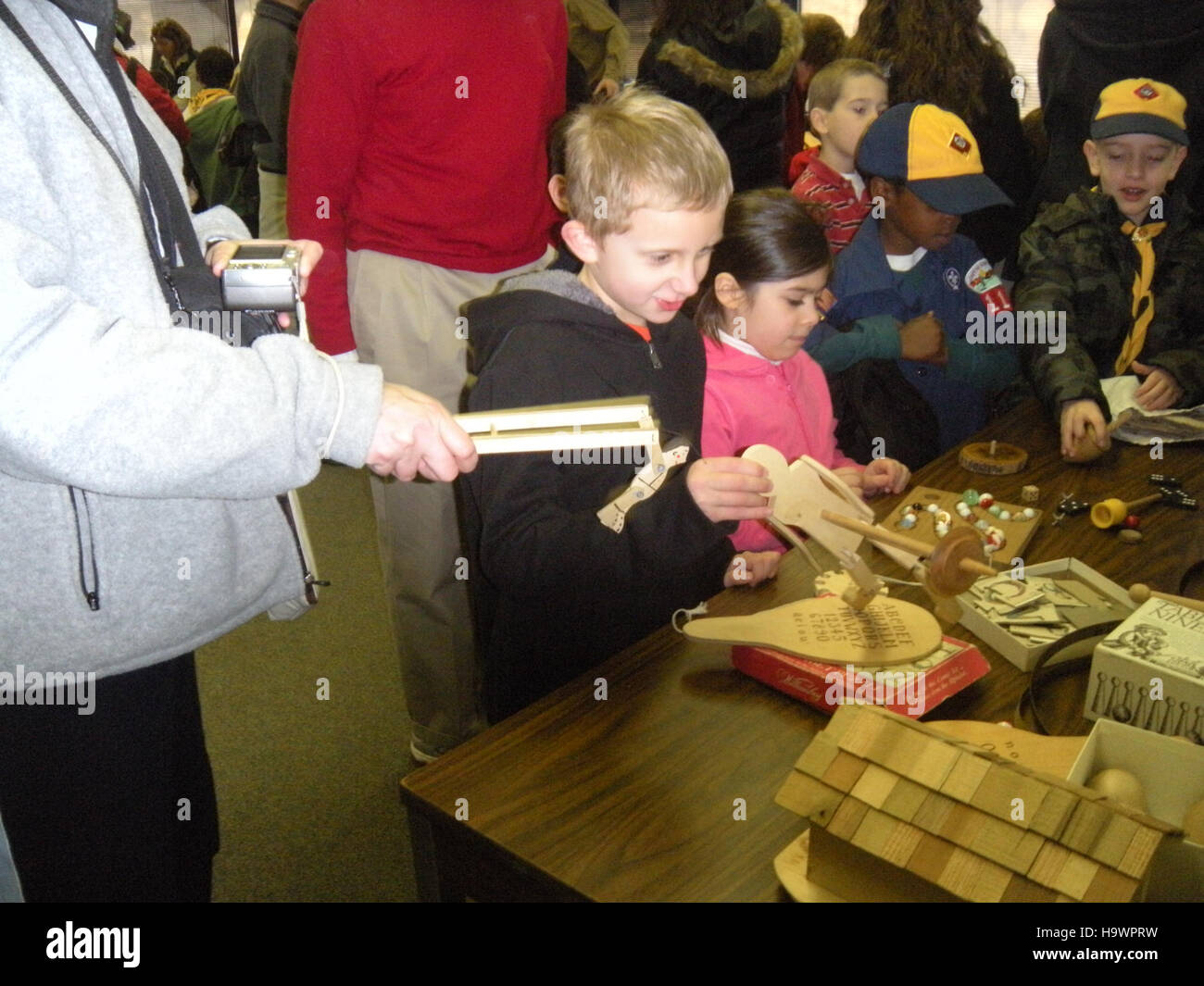 Eine historische Nachstellung im Valley Forge National Park, die zum Gedenken an Washingtons Geburtstag mit einer lehrreichen Veranstaltung feiert, die die Geschichte der Kontinentalarmee während der Amerikanischen Revolution feiert. Stockfoto