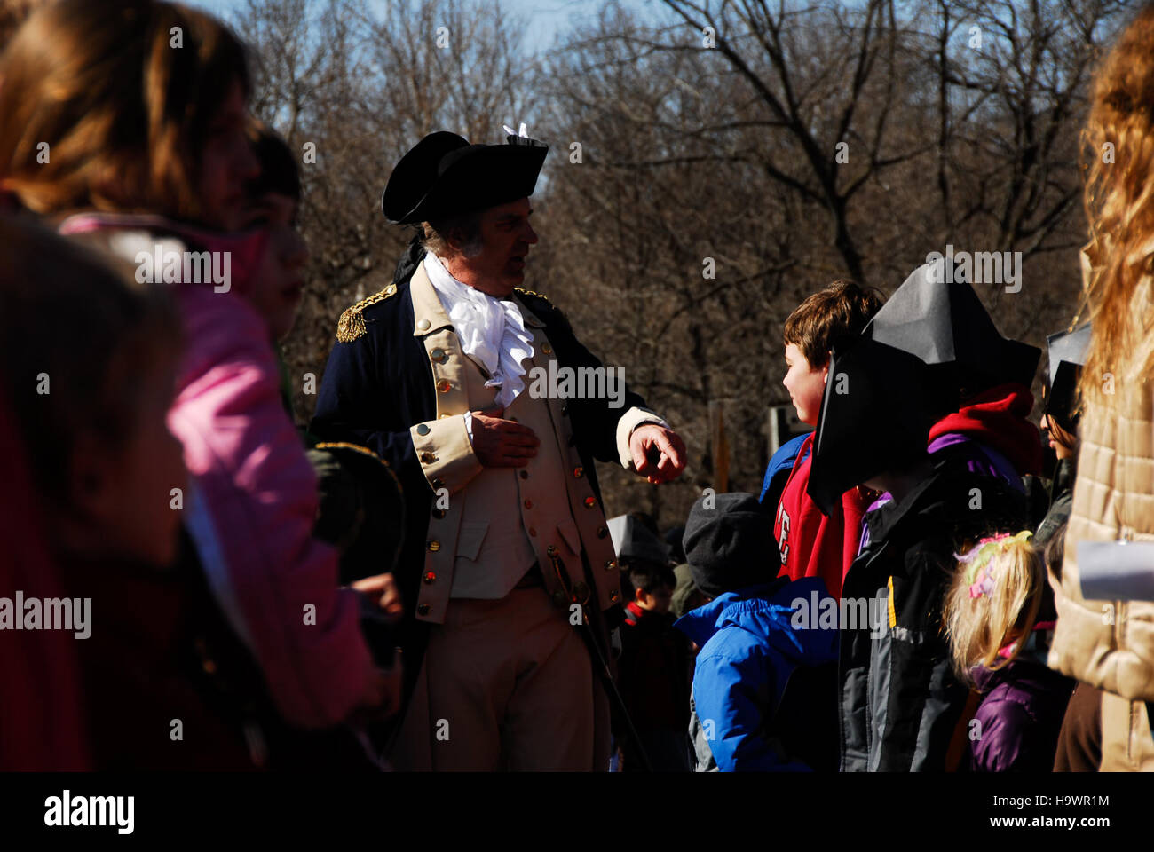 Eine historische Nachstellung von Washingtons Geburtstagsparty im Valley Forge National Historical Park, die die Rolle des Parks bei der Bewahrung der amerikanischen Geschichte und des kulturellen Erbes unterstreicht. Stockfoto