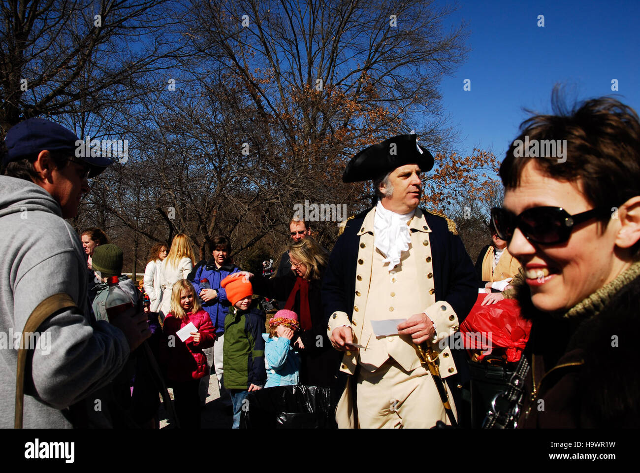 Eine historische Nachstellung im Valley Forge National Park feiert George Washingtons Geburtstag und macht auf die zentrale Rolle des Parks in der Amerikanischen Revolution und seine historische Bedeutung aufmerksam. Stockfoto