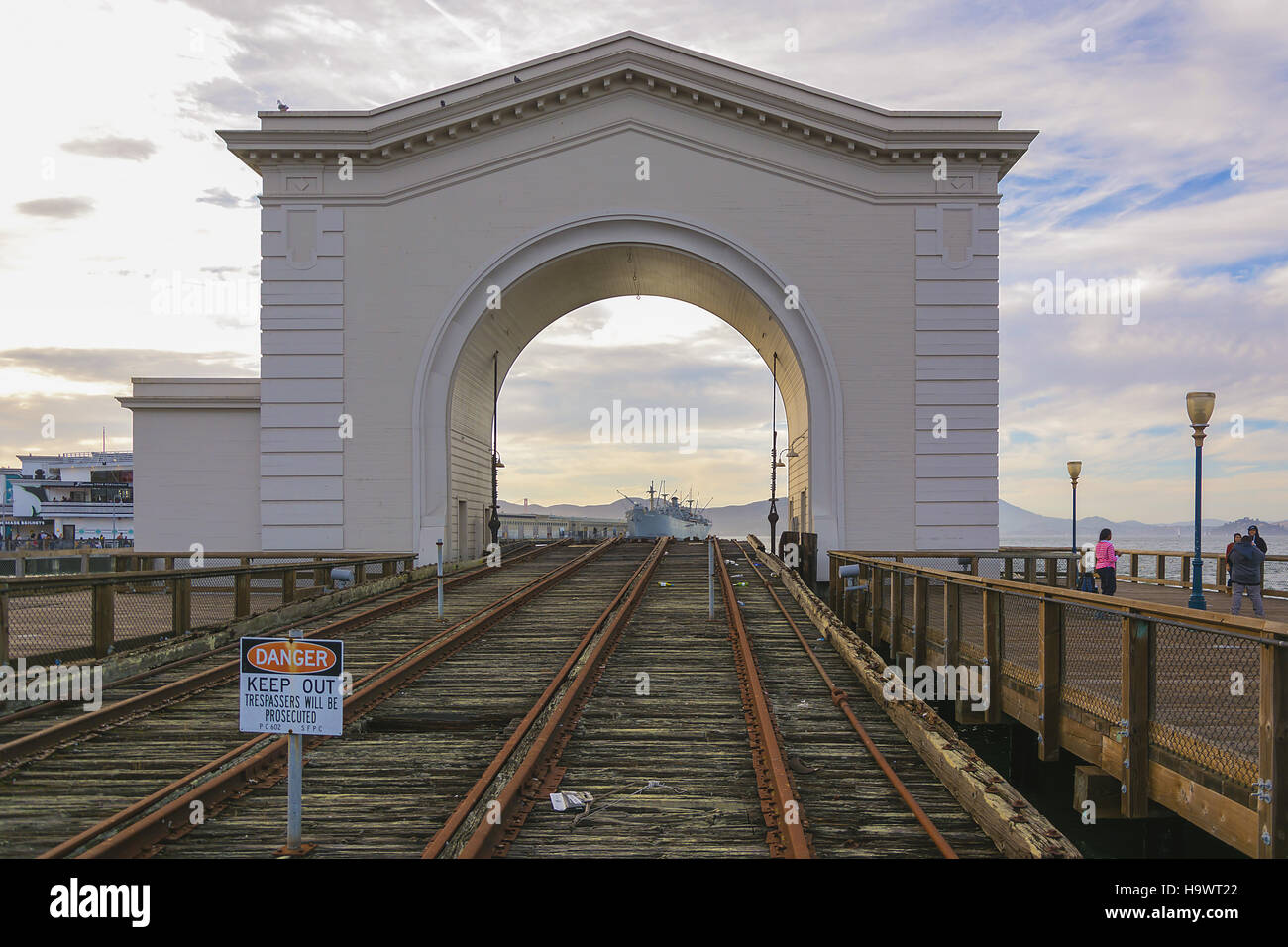 San Francisco, CA, USA, 23. Oktober 2016; Der alte Hafen Tor in Pier 39 in San Francisco Stockfoto