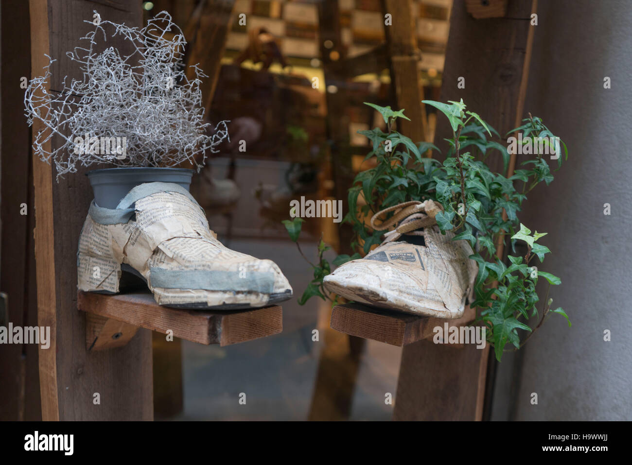Schuhe mit Blumen, Venedig, Venezia, Venedig, Italien, Europa Stockfoto
