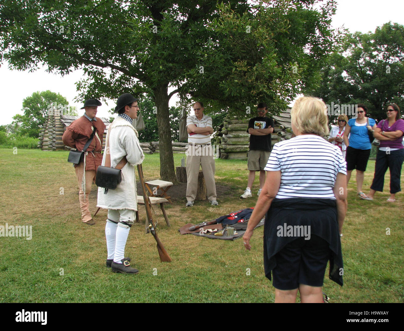 Eine Szene, die das Leben im Camp im Valley Forge National Park darstellt und das tägliche Leben und die historische Bedeutung des Parks widerspiegelt. Stockfoto
