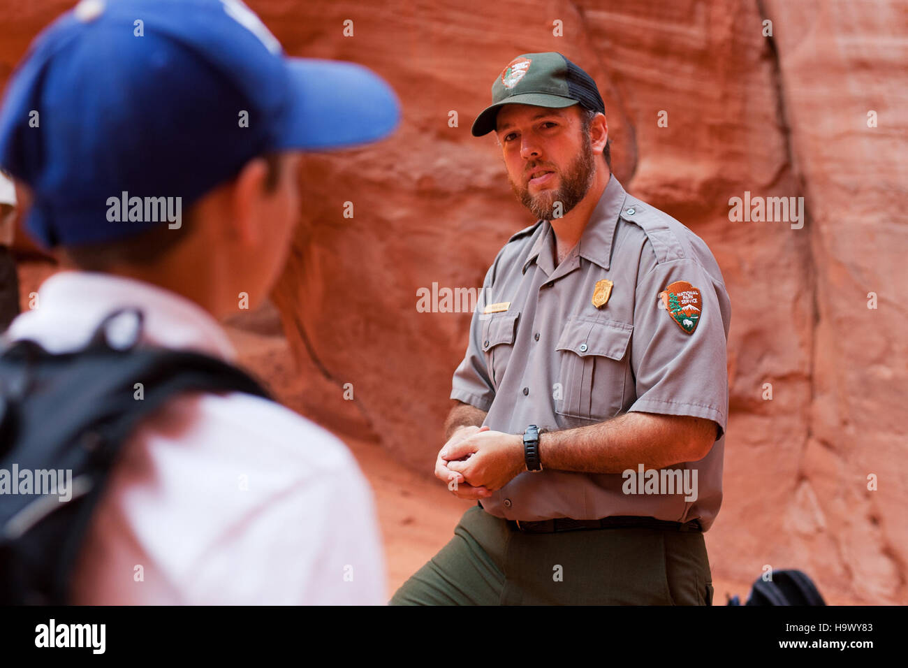 Ein Foto von Stephen Allen von einem geführten Spaziergang durch den Arches National Park, das die malerische Schönheit der berühmten natürlichen Felsformationen in Utah einfängt. Stockfoto
