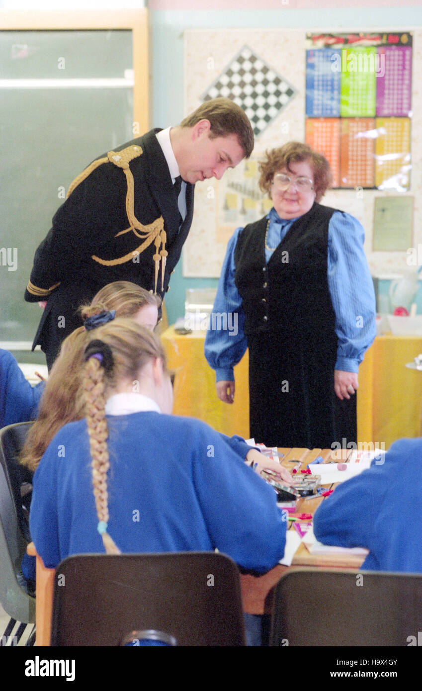 Seine königliche Hoheit Prinz Andrew Cottesmore St Mary's RC-Grundschule in Hove, East Sussex besuchen, zur Zeit diente er auf HMS Cottesmore. Stockfoto