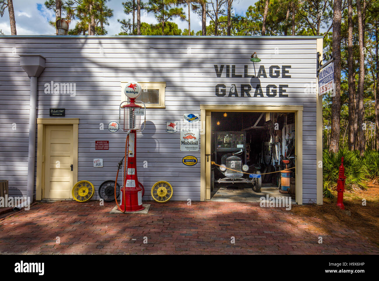 Tankstelle und Werkstatt in historischen alten Heritage Village im Pinellas County im Largo Florida Stockfoto
