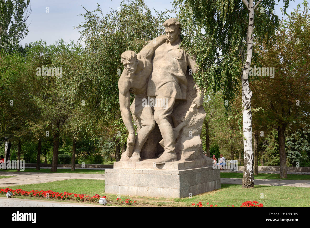 SCULPTURA standgehalten haben wir den Tod besiegt, am Platz der Helden. Memorial Komplex Mamajew Kurgan. Volgograd, Russland Stockfoto