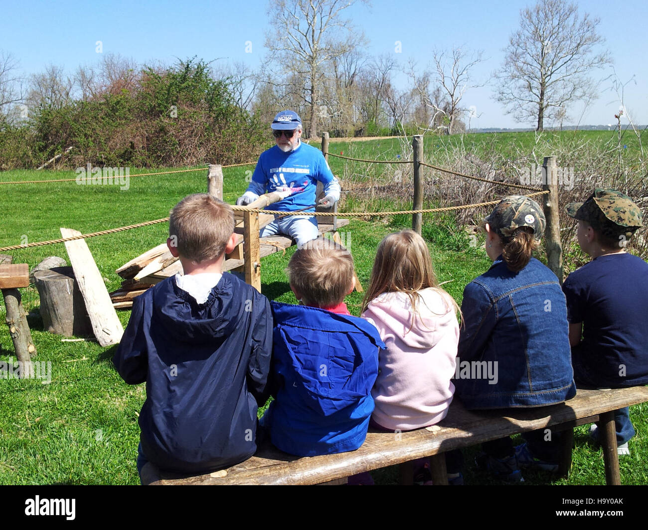 Im Valley Forge National Historical Park stellt die Hut Brigade den historischen Hüttenbau nach und informiert die Besucher über die Bedingungen und Anstrengungen der Kontinentalarmee während der Amerikanischen Revolution. Stockfoto